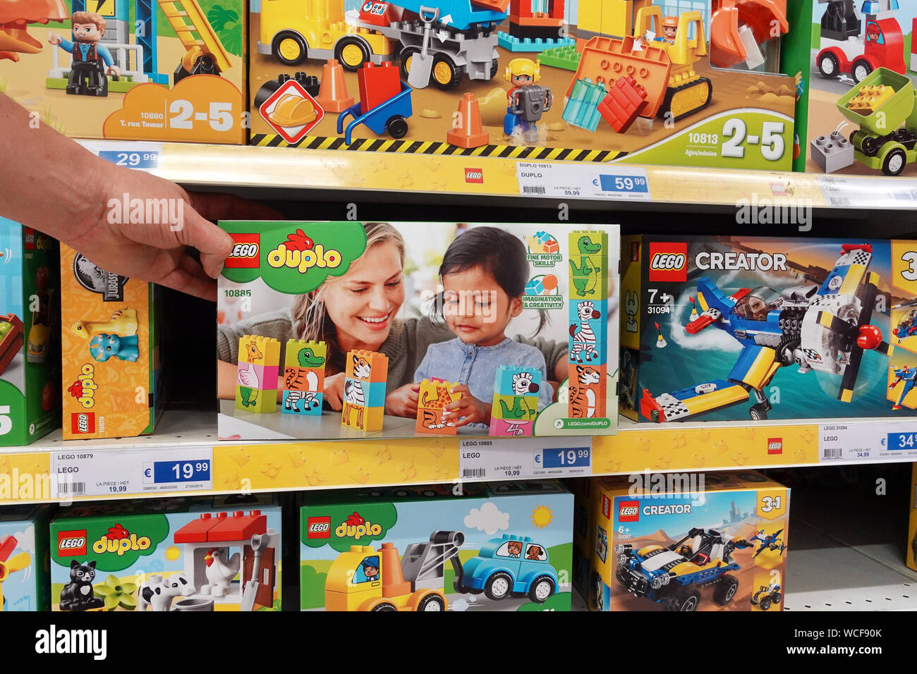 Lego Boxen in einem spielwarengeschäft Stockfoto