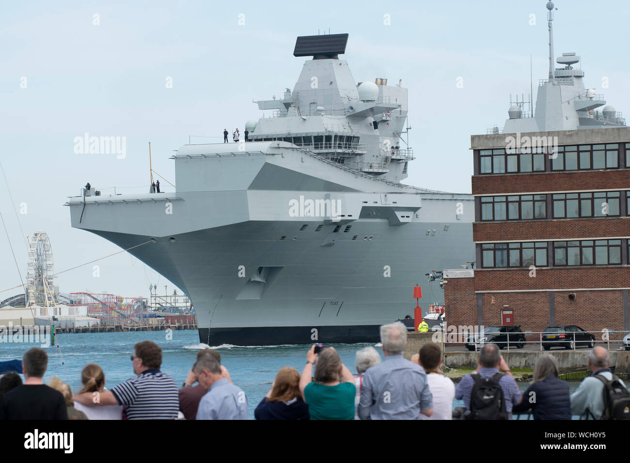 HMS Queen Elizabeth in Portsmouth Harbour Stockfoto
