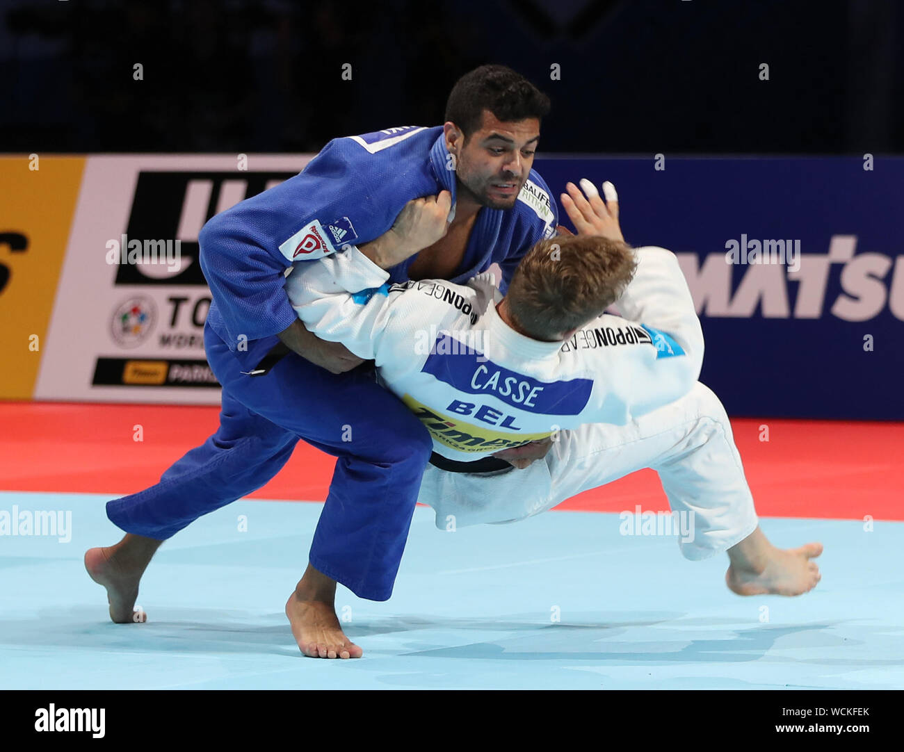 Tokio. 28 Aug, 2019. Sagi Muki (L) Israel konkurriert gegen Matthias Casse Belgien während der Männer 81 kg Finale bei den 2019 World Judo Meisterschaften in Tokio, Japan, am 12.08.28., 2019. Credit: Du Xiaoyi/Xinhua/Alamy leben Nachrichten Stockfoto