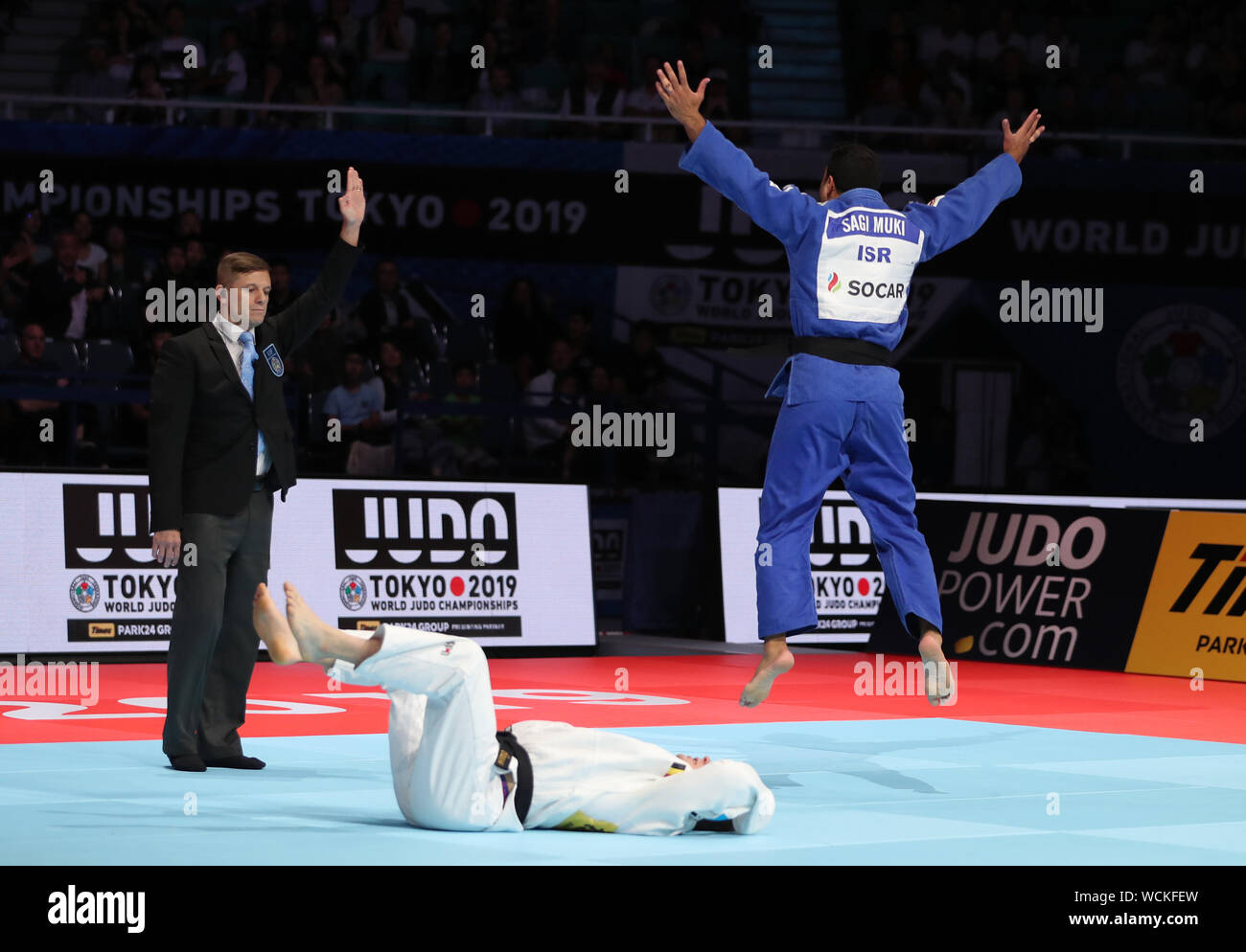 Tokio. 28 Aug, 2019. Sagi Muki (R) der feiert Israel gewinnen die Männer 81 kg im Finale gegen Matthias Casse von Belgien 2019 World Judo Meisterschaften in Tokio, Japan, am 12.08.28., 2019. Credit: Du Xiaoyi/Xinhua/Alamy leben Nachrichten Stockfoto