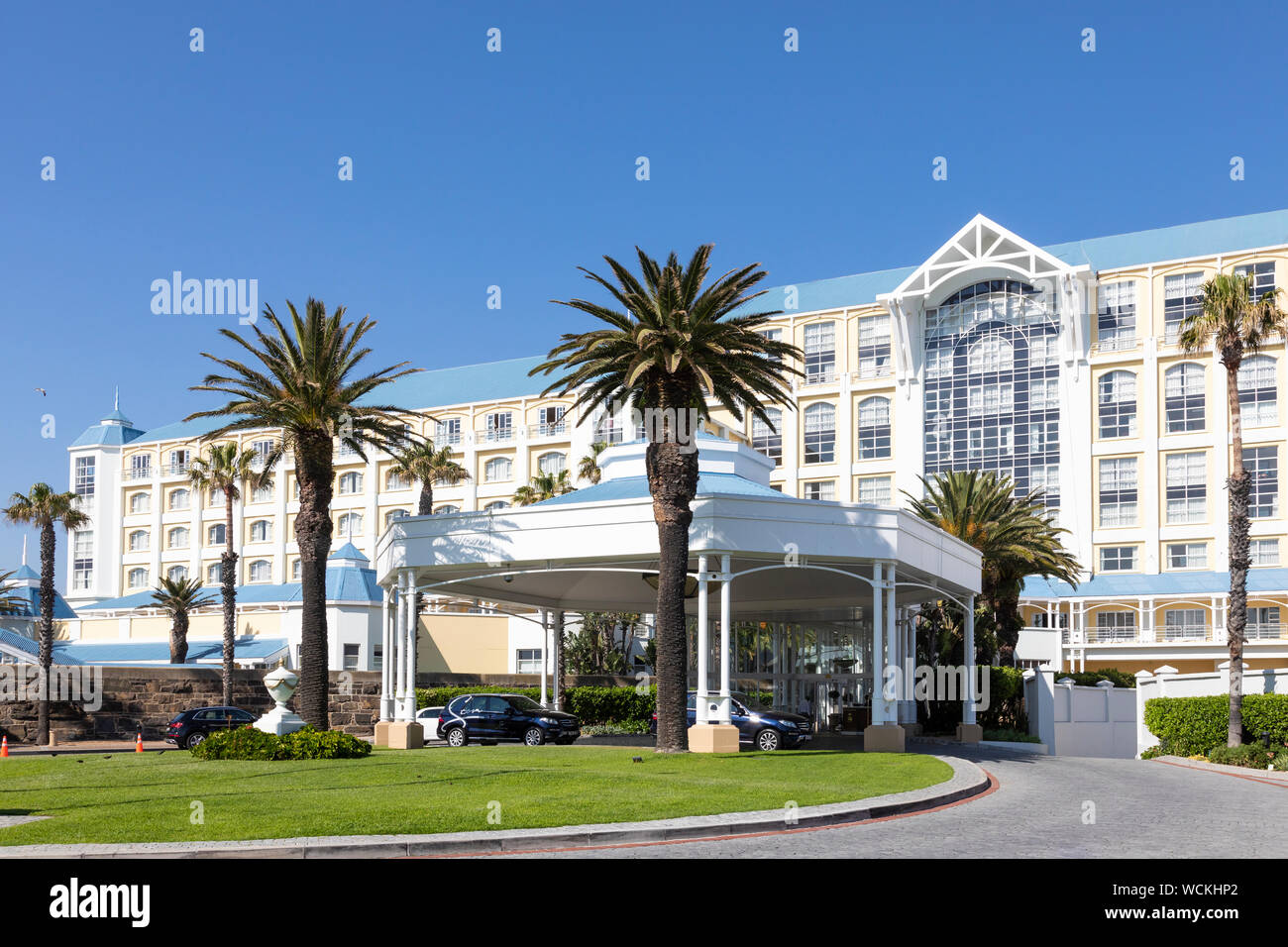 Eingang zum Luxus Table Bay Hotel und Spa Camelot an der V & A Waterfront, Cape Town, Western Cape, Südafrika Stockfoto