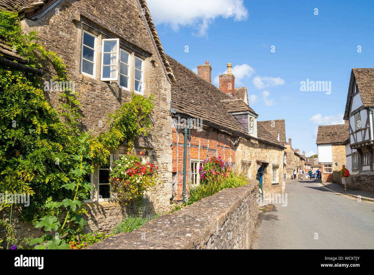 Alte hübsche Steinhäuser in Lacock Dorfzentrum Wiltshire England uk gb Europa Stockfoto