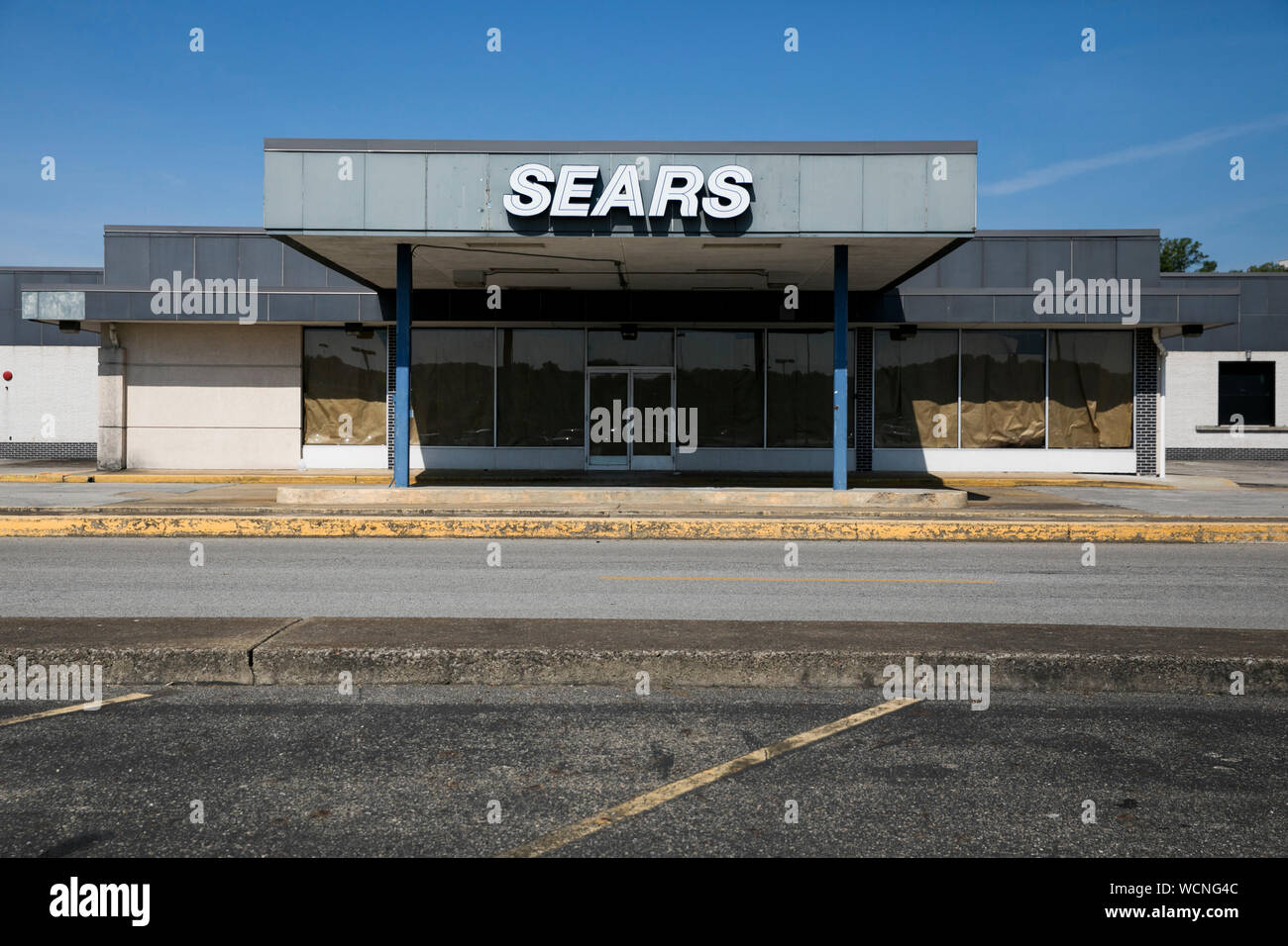 Ein logo Zeichen außerhalb eines geschlossenen Sears Store in Niles, Ohio am 12. August 2019. Stockfoto