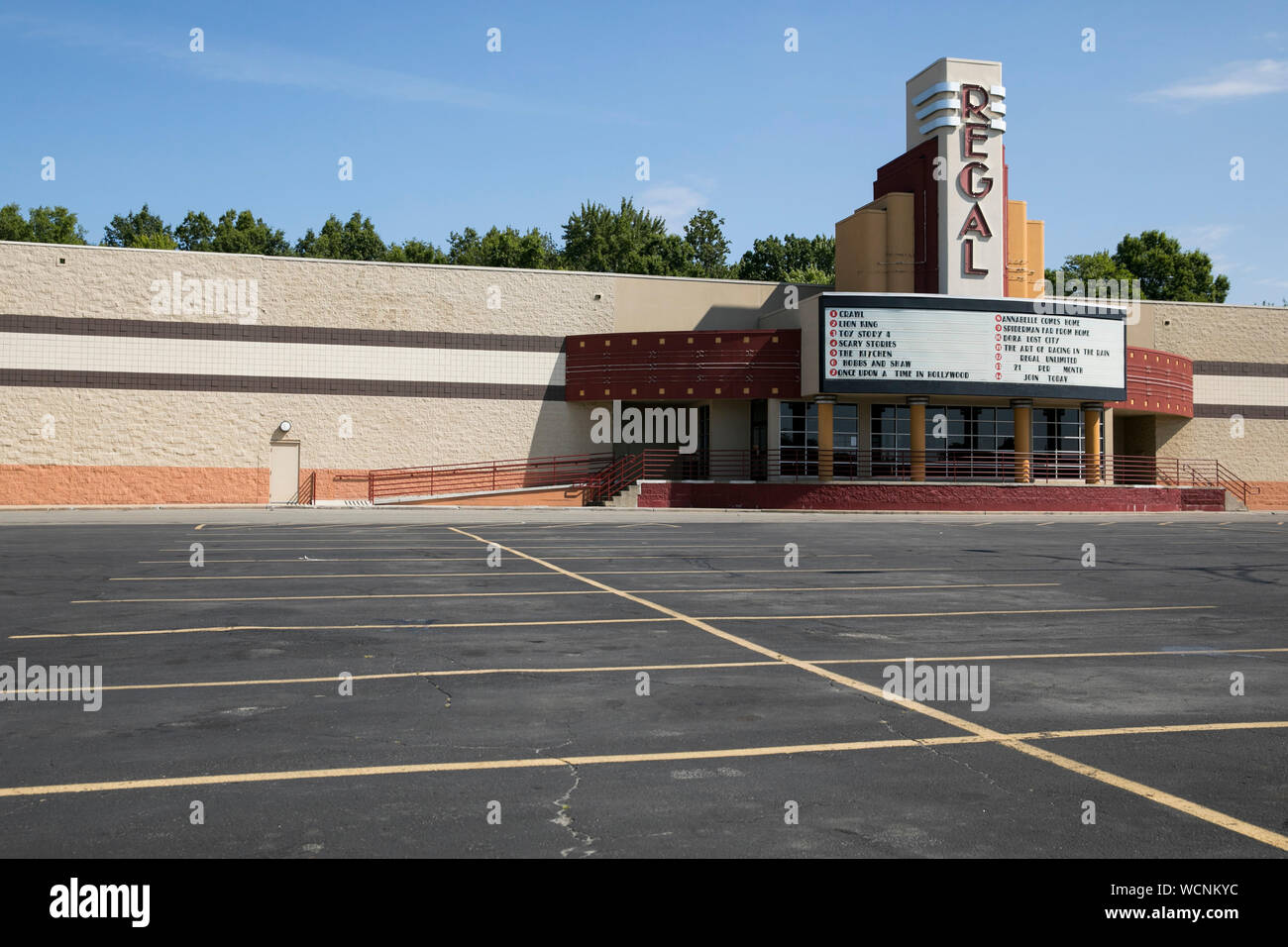 Ein logo Zeichen außerhalb eines Regal Movie Theater Lage in Niles, Ohio am 12. August 2019. Stockfoto