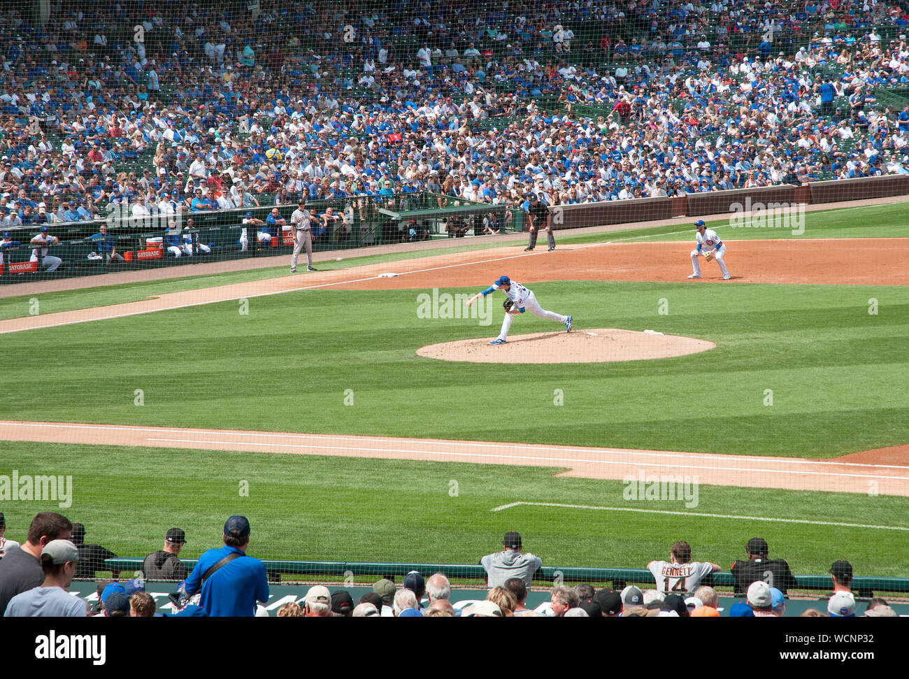 Chicago Major League Baseball Team die Chicago Cubs und Wrigley Field. Cubs spielten die San Francisco Giants und gewann das Spiel 1-0/ Stockfoto