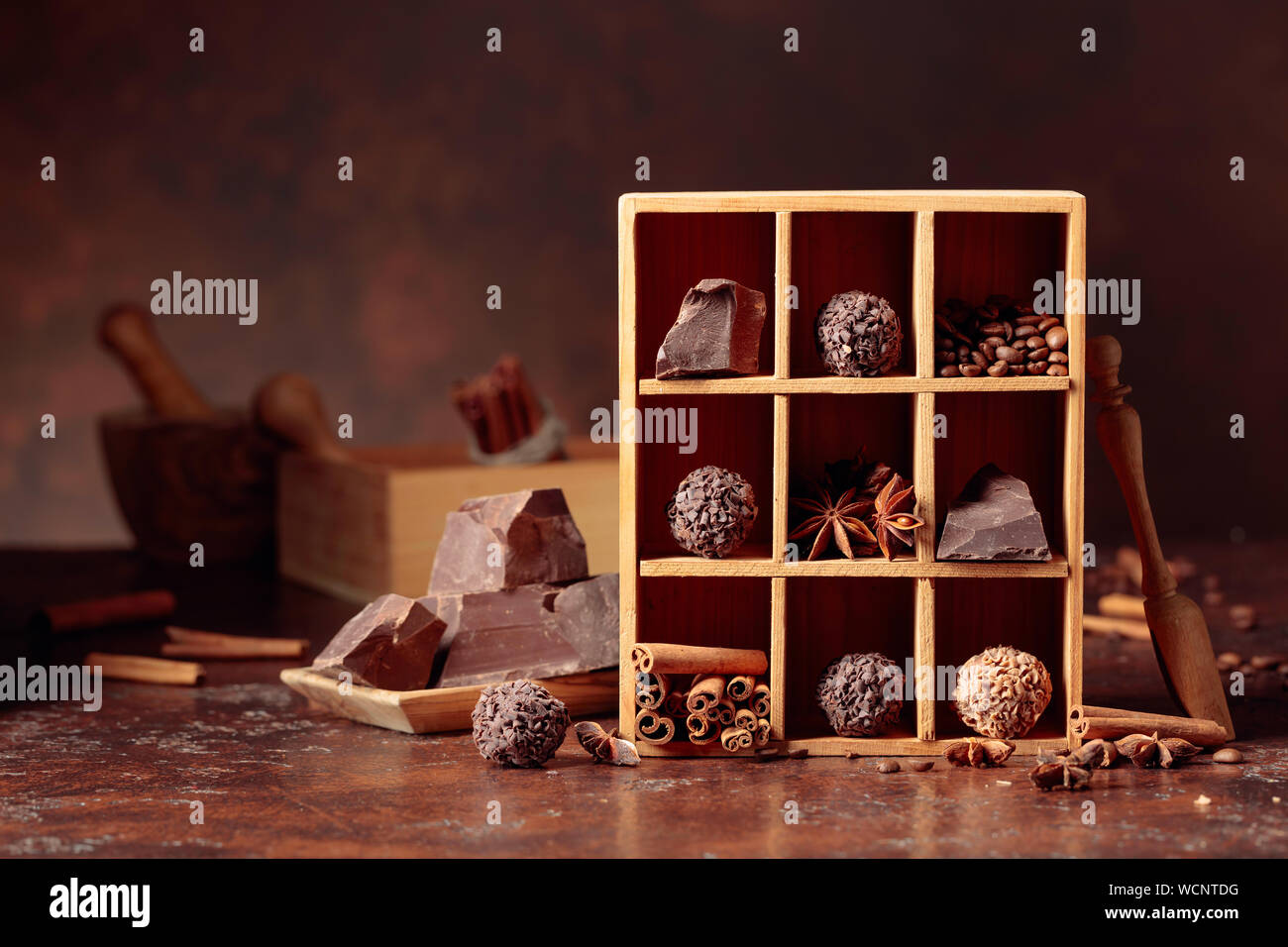 Braune Kugelschokolade Stockfotos und -bilder Kaufen - Alamy