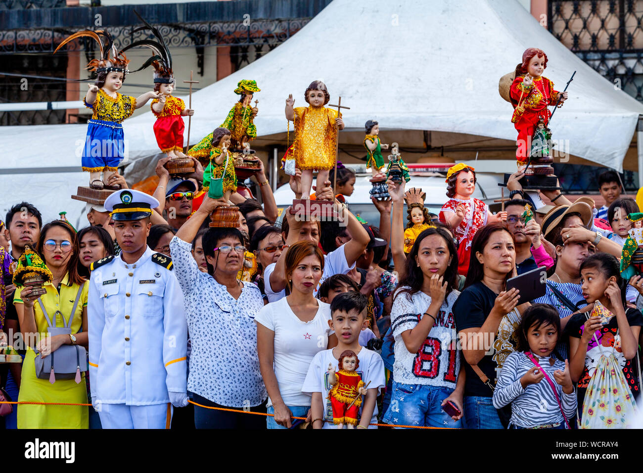 Die FLUVIALE Prozession, Dinagyang Festival, Iloilo City, Panay Island, Philippinen. Stockfoto