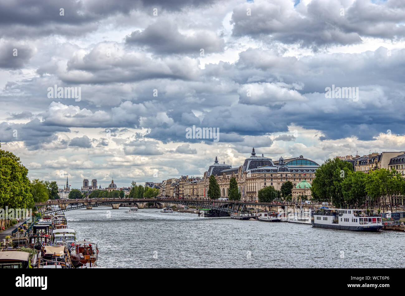 Musee d'Orsay an einem bewölkten Tag - Paris, Frankreich Stockfoto