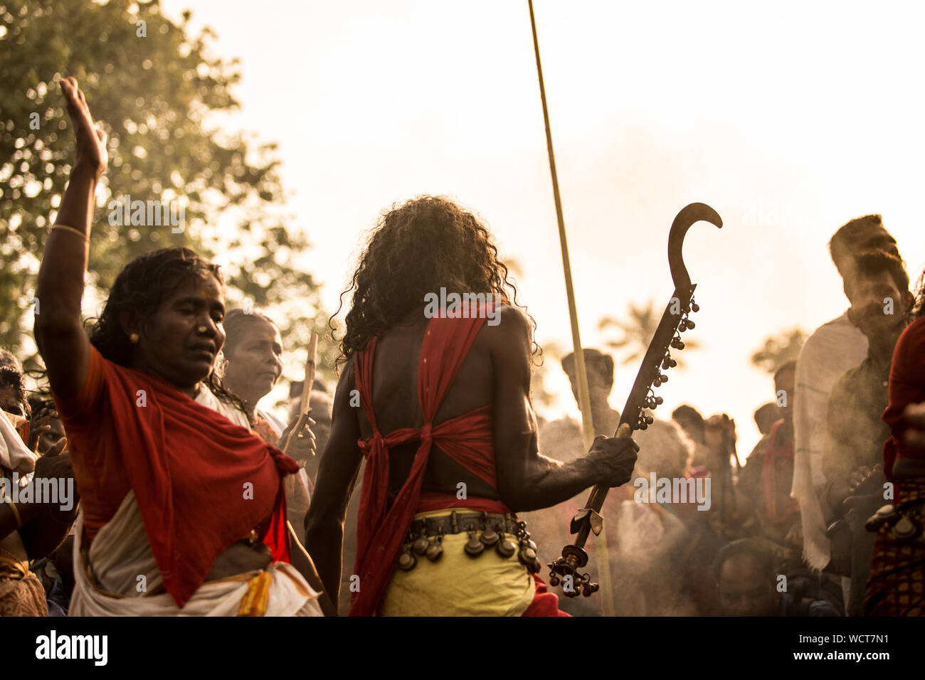 Kodungallur bharani kaavu theendal hinduistischen Festival indische Kultur kerala Tourismus Hingabe Göttin Zunge durchdringenden religiösen Ritual Stockfoto