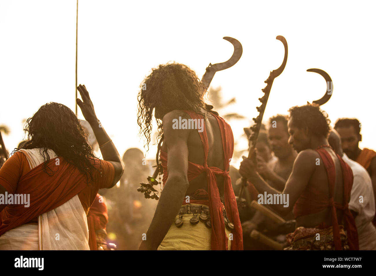 Kodungallur bharani kaavu theendal hinduistischen Festival indische Kultur kerala Tourismus Hingabe Göttin Zunge durchdringenden religiösen Ritual Stockfoto