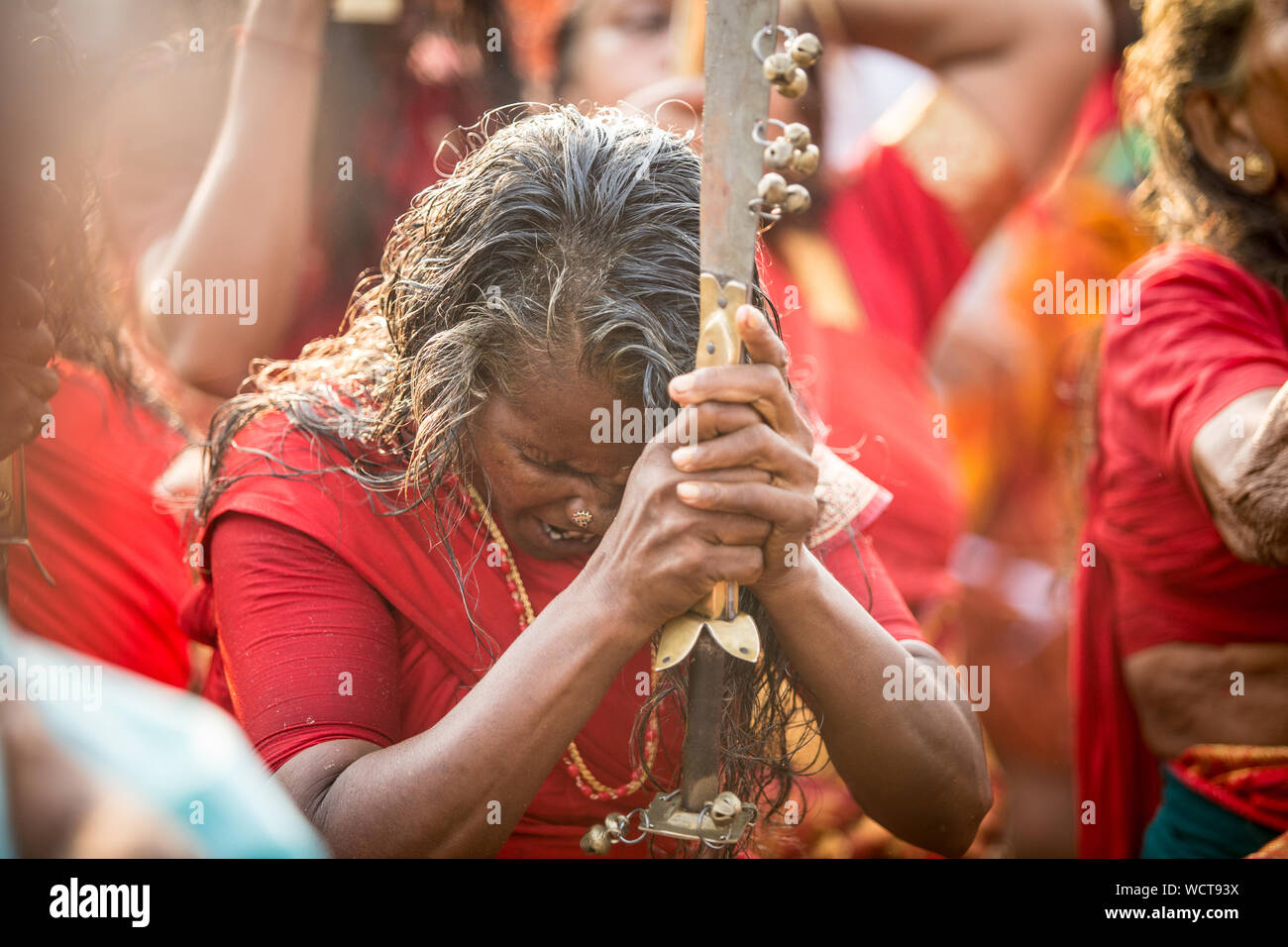 Kodungallur bharani kaavu theendal hinduistischen Festival indische Kultur kerala Tourismus Hingabe Göttin Zunge durchdringenden religiösen Ritual Stockfoto