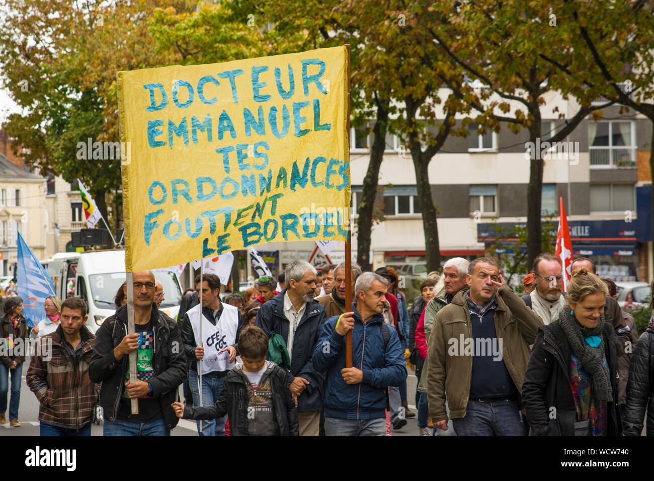 LE MANS, Frankreich - Oktober 10, 2017: Die Menschen während eines Streiks gegen neue Gesetze demonstrieren Stockfoto