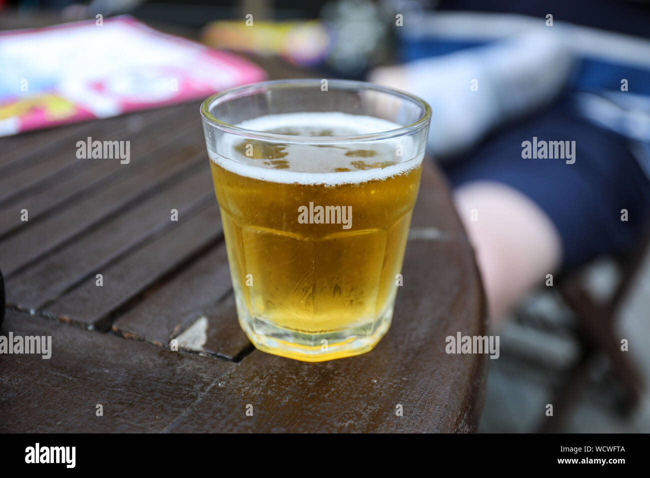 Erfrischenden Glas Bier Stockfoto