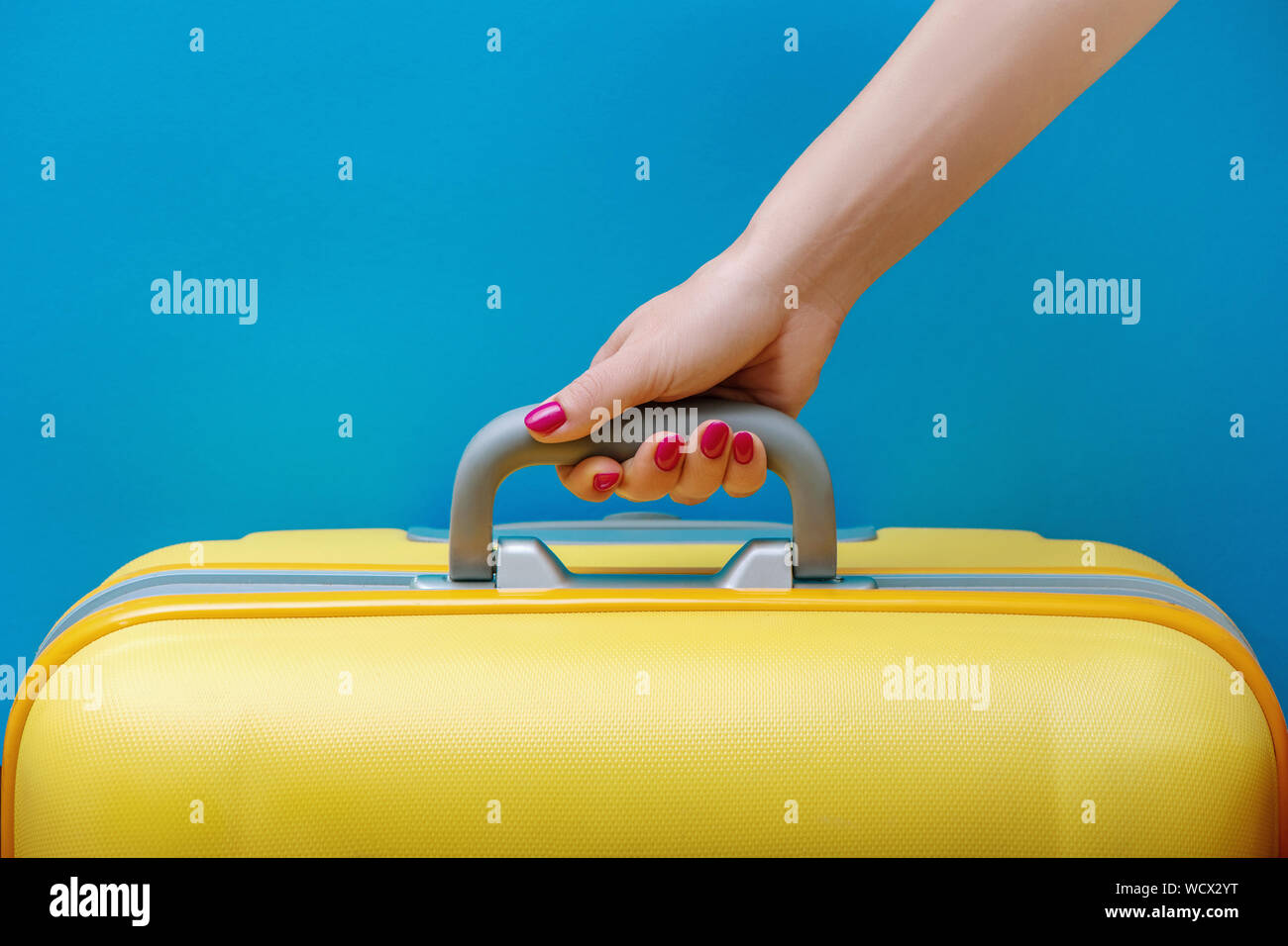 Fliegender Koffer Stockfotos und -bilder Kaufen - Alamy