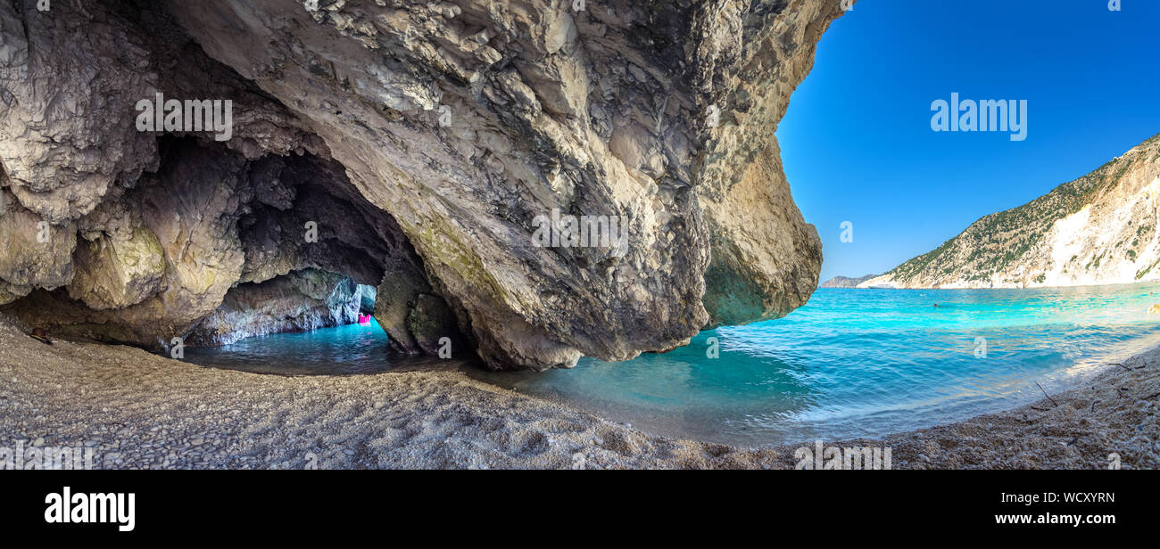 Berühmte Myrtos Beach in Kefalonia, Griechenland. Stockfoto