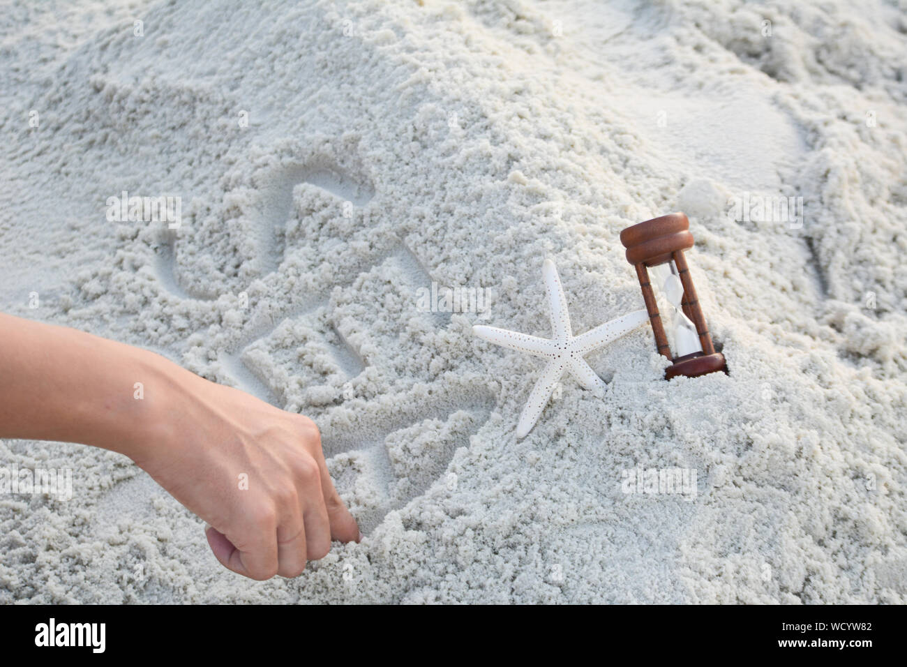 Writing in the sand -Fotos und -Bildmaterial in hoher Auflösung – Alamy