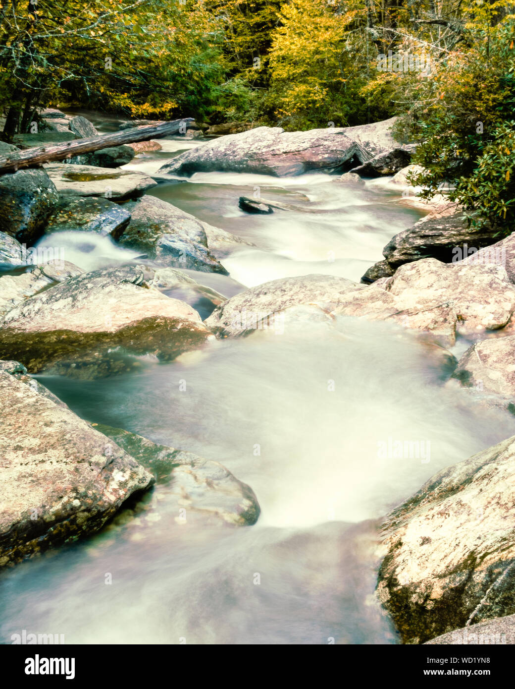 Eine lange Belichtung eines Flusses in Boone, North Carolina. Stockfoto