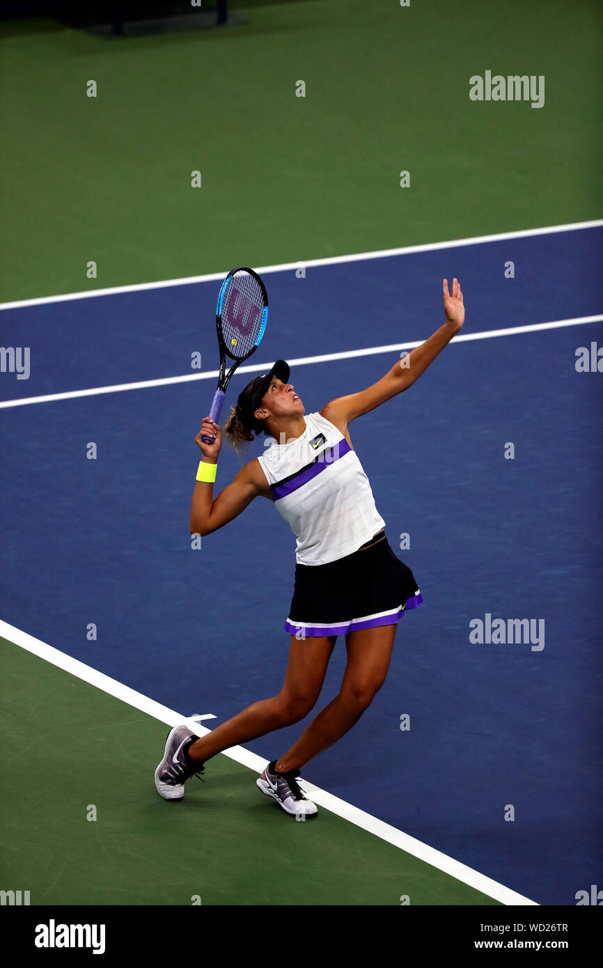 Flushing Meadows, New York, United States. 28 Aug, 2019. Madison Tasten der Vereinigten Staaten zu Lin Zhu aus China während der ersten Runde bei den US Open in Flushing Meadows, New York. Tasten gewann das Spiel in drei Saetzen. Quelle: Adam Stoltman/Alamy leben Nachrichten Stockfoto