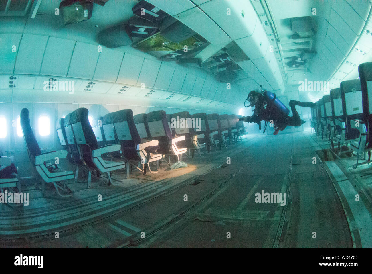 Aqaba, Jordanien. 28 Aug, 2019. Nach 2 Tag der Ruhe auf dem Meeresboden der Die Lockheed L-1011 Tristar schließlich offen ist für Taucher ist. Das Wrack wurde von der Der Aqaba Special Economic Zone Authority (ASEZE) für den Besuch von Taucher als künstliches Riff System und einen neuen Premier Tauchplatz versenkt. Dan Burton, Alamy Credit: Dan Burton Foto/Alamy leben Nachrichten Stockfoto