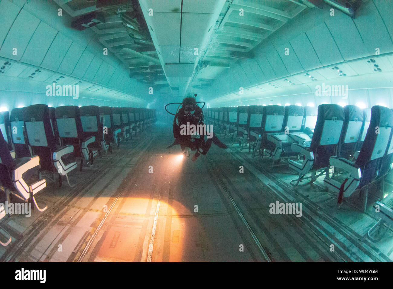 Aqaba, Jordanien. 28 Aug, 2019. Nach 2 Tag der Ruhe auf dem Meeresboden der Die Lockheed L-1011 Tristar schließlich offen ist für Taucher ist. Das Wrack wurde von der Der Aqaba Special Economic Zone Authority (ASEZE) für den Besuch von Taucher als künstliches Riff System und einen neuen Premier Tauchplatz versenkt. Dan Burton, Alamy Credit: Dan Burton Foto/Alamy leben Nachrichten Stockfoto