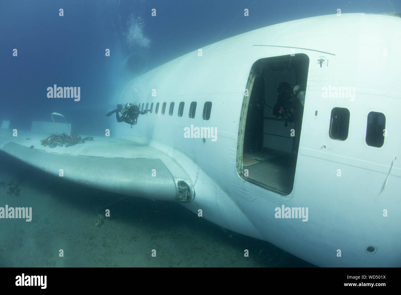 Aqaba, Jordanien. 28 Aug, 2019. Nach 2 Tag der Ruhe auf dem Meeresboden der Die Lockheed L-1011 Tristar schließlich offen ist für Taucher ist. Das Wrack wurde von der Der Aqaba Special Economic Zone Authority (ASEZE) für den Besuch von Taucher als künstliches Riff System und einen neuen Premier Tauchplatz versenkt. Dan Burton, Alamy Credit: Dan Burton Foto/Alamy leben Nachrichten Stockfoto