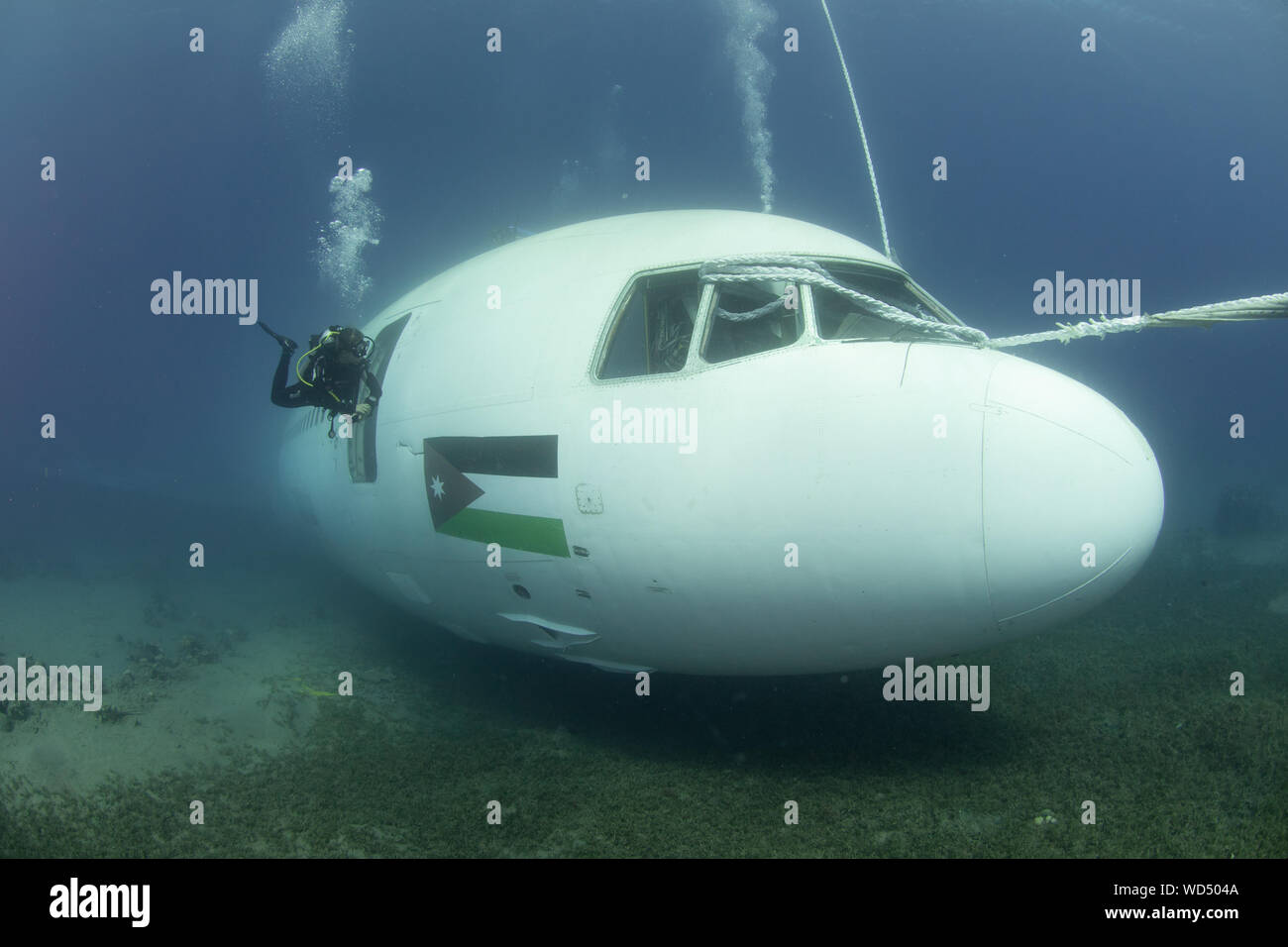 Aqaba, Jordanien. 28 Aug, 2019. Nach 2 Tag der Ruhe auf dem Meeresboden der Die Lockheed L-1011 Tristar schließlich offen ist für Taucher ist. Das Wrack wurde von der Der Aqaba Special Economic Zone Authority (ASEZE) für den Besuch von Taucher als künstliches Riff System und einen neuen Premier Tauchplatz versenkt. Dan Burton, Alamy Credit: Dan Burton Foto/Alamy leben Nachrichten Stockfoto