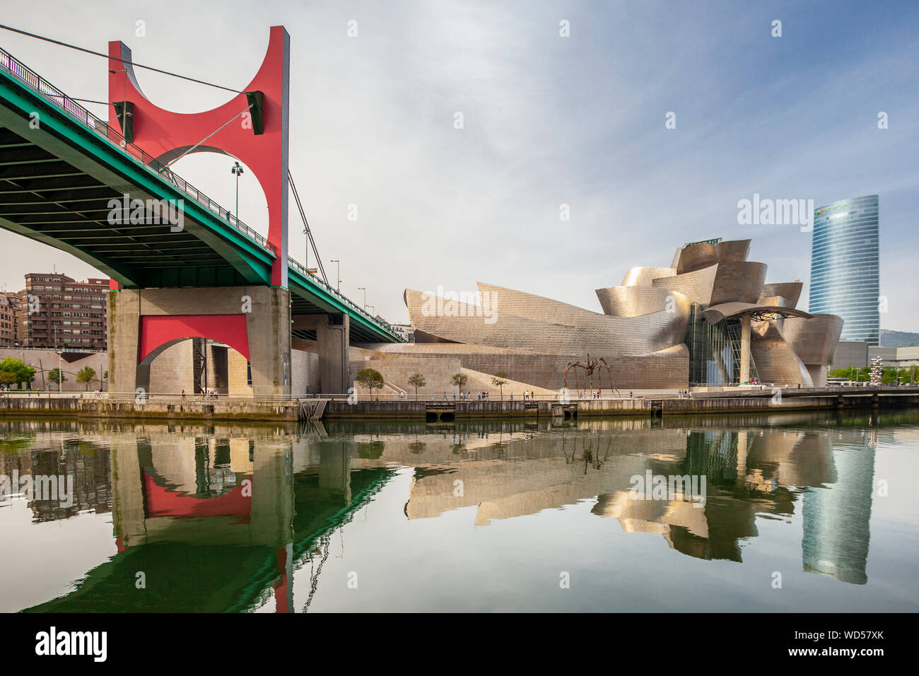 La Salve Bridege und Guggenheim Museum, Bilbao, Spanien Stockfoto