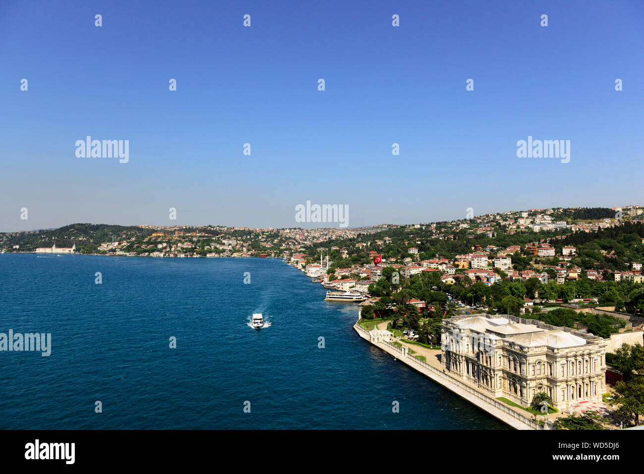 Die osmanischen Çırağan Palace ist zwischen Beşiktaş und Ortaköy in Istanbul, Türkei. Stockfoto