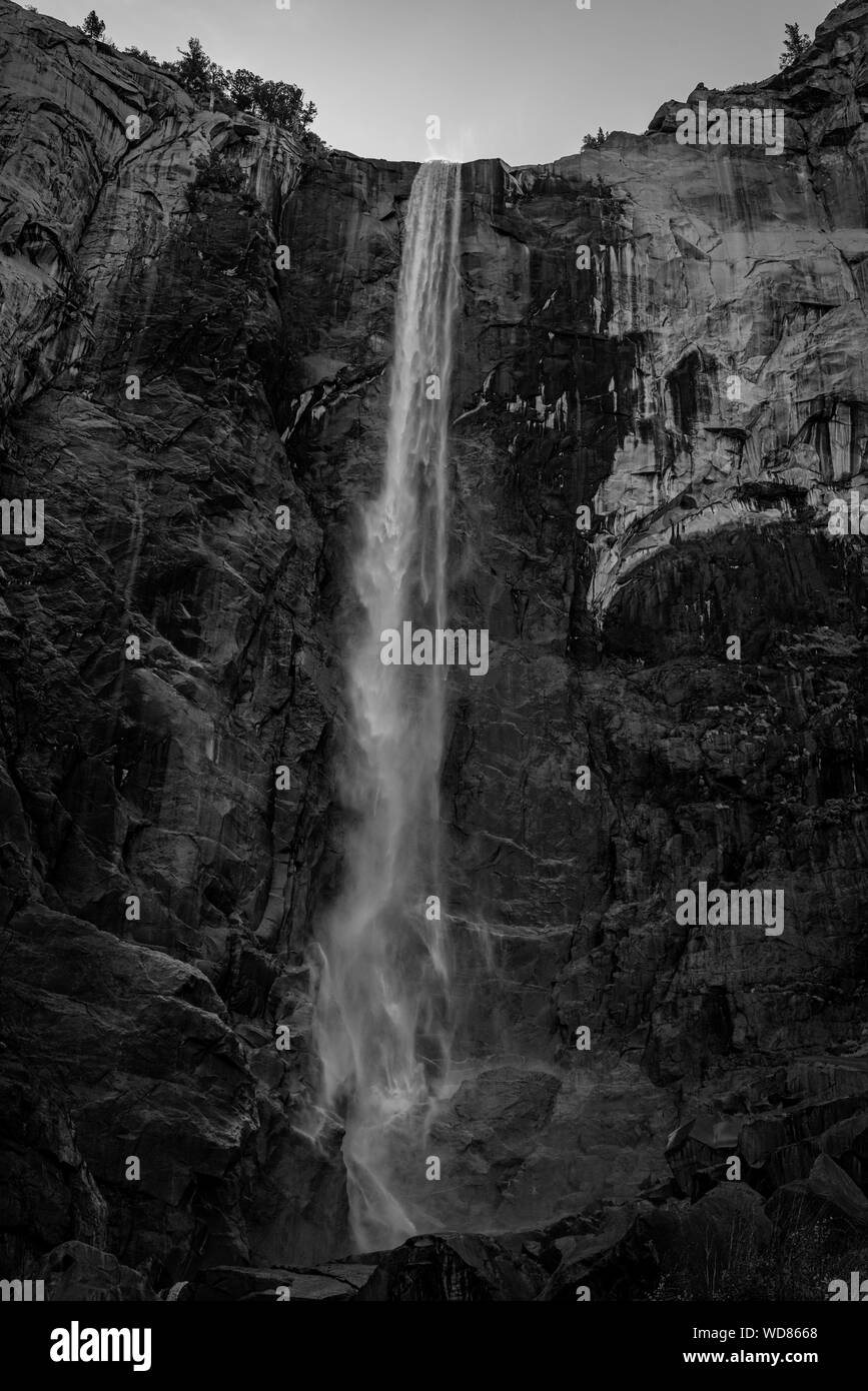 Anzeigen, falls der Bridalveil Fall in Schwarz und Weiß Stockfoto