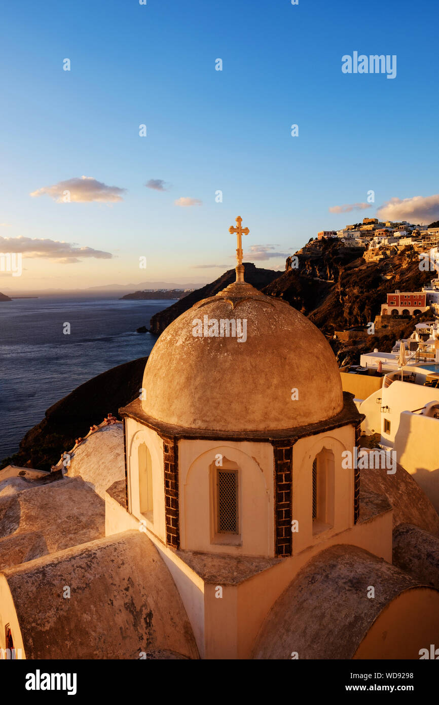 Die Insel Santorini Griechische Orthodoxe Kirche mit Blick Stockfoto