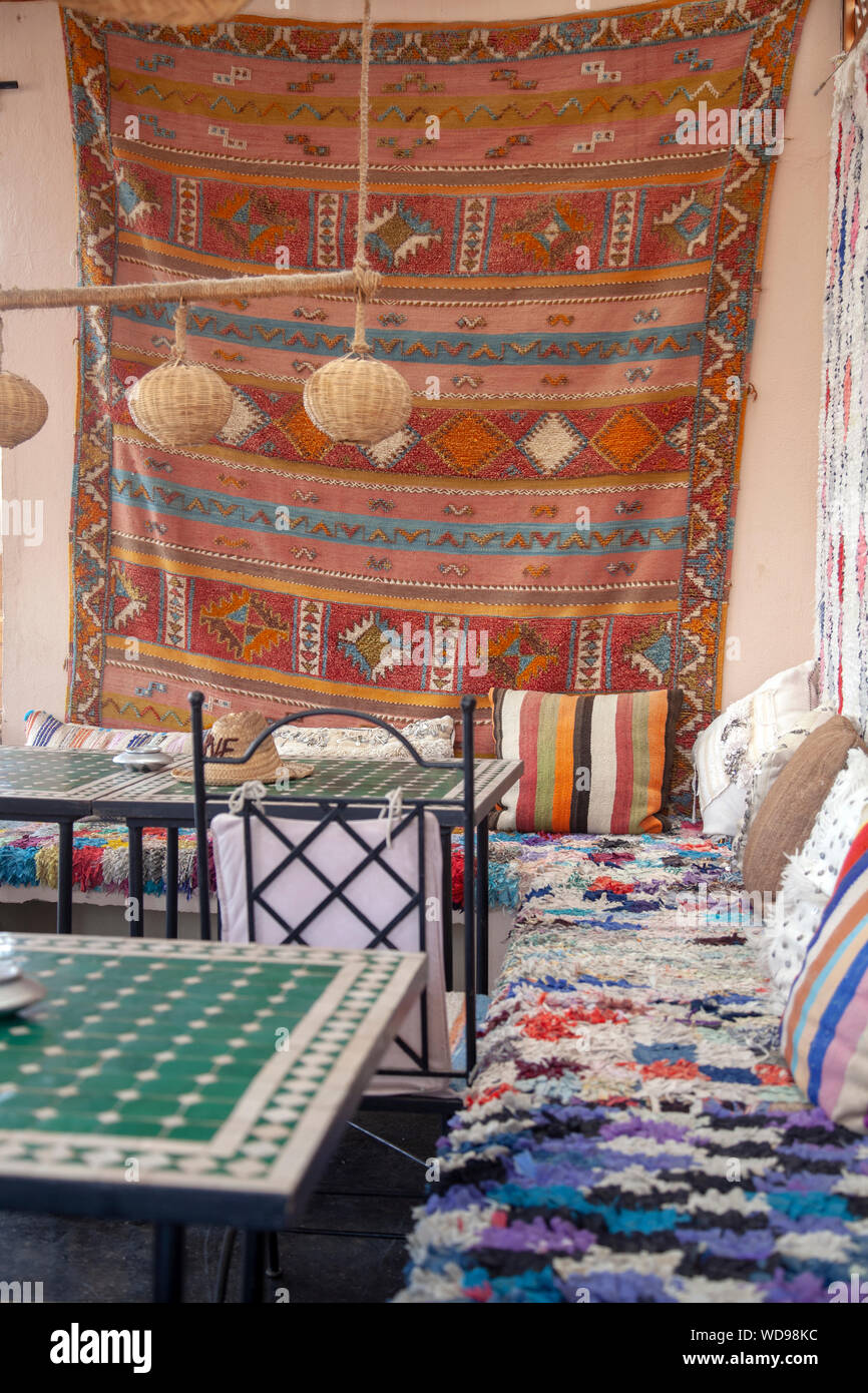 Restaurant Innenraum Teppich Einrichtung in Medina, Marrakesch - Marokko Stockfoto