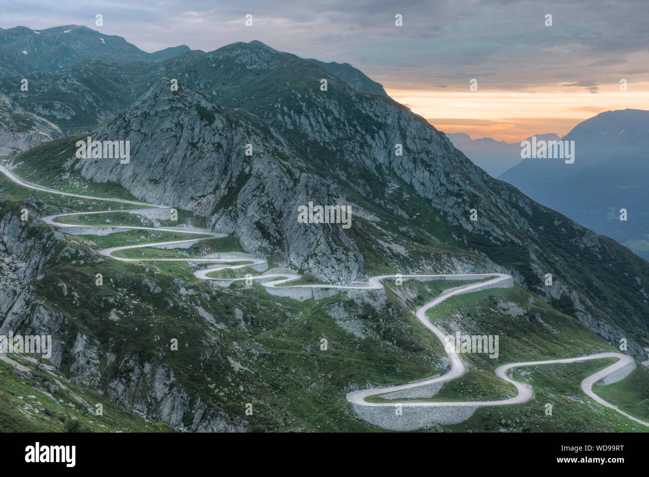 Tremola san gottardo Fotos und Bildmaterial in hoher Auflösung Alamy