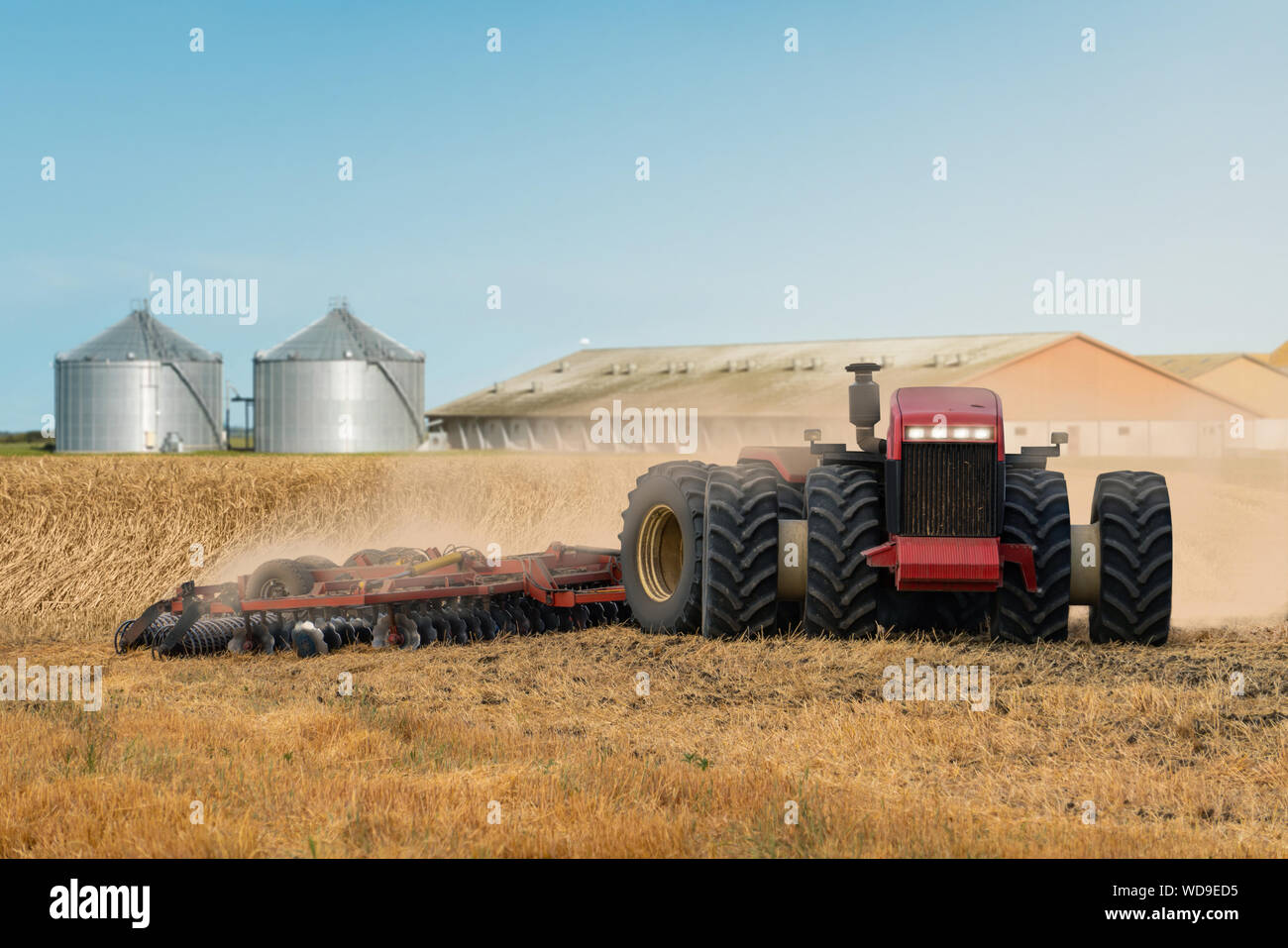 Autonome Traktor im Feld arbeiten. Smart Farming und digitale Transformation in der Landwirtschaft Stockfoto