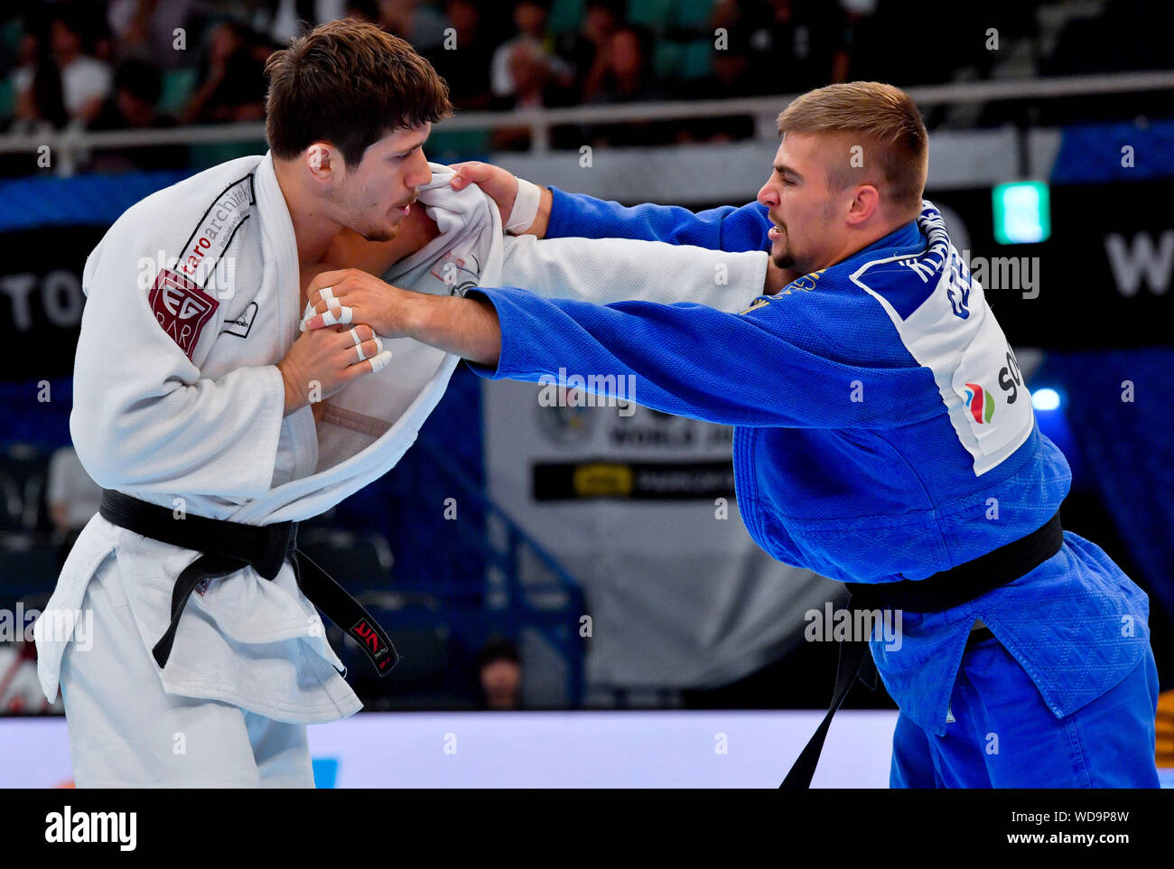 Tokio, Japan. 29 Aug, 2019. Tschechische judoka DAVID KLAMMERT (rechts) und CIRIL GROSSKLAUS der Schweiz in Aktion bei einem Match für Männer - 90 kg Klasse in World Judo Meisterschaften in Tokio, Japan, 29. August 2019. Quelle: Vit Simanek/CTK Photo/Alamy leben Nachrichten Stockfoto