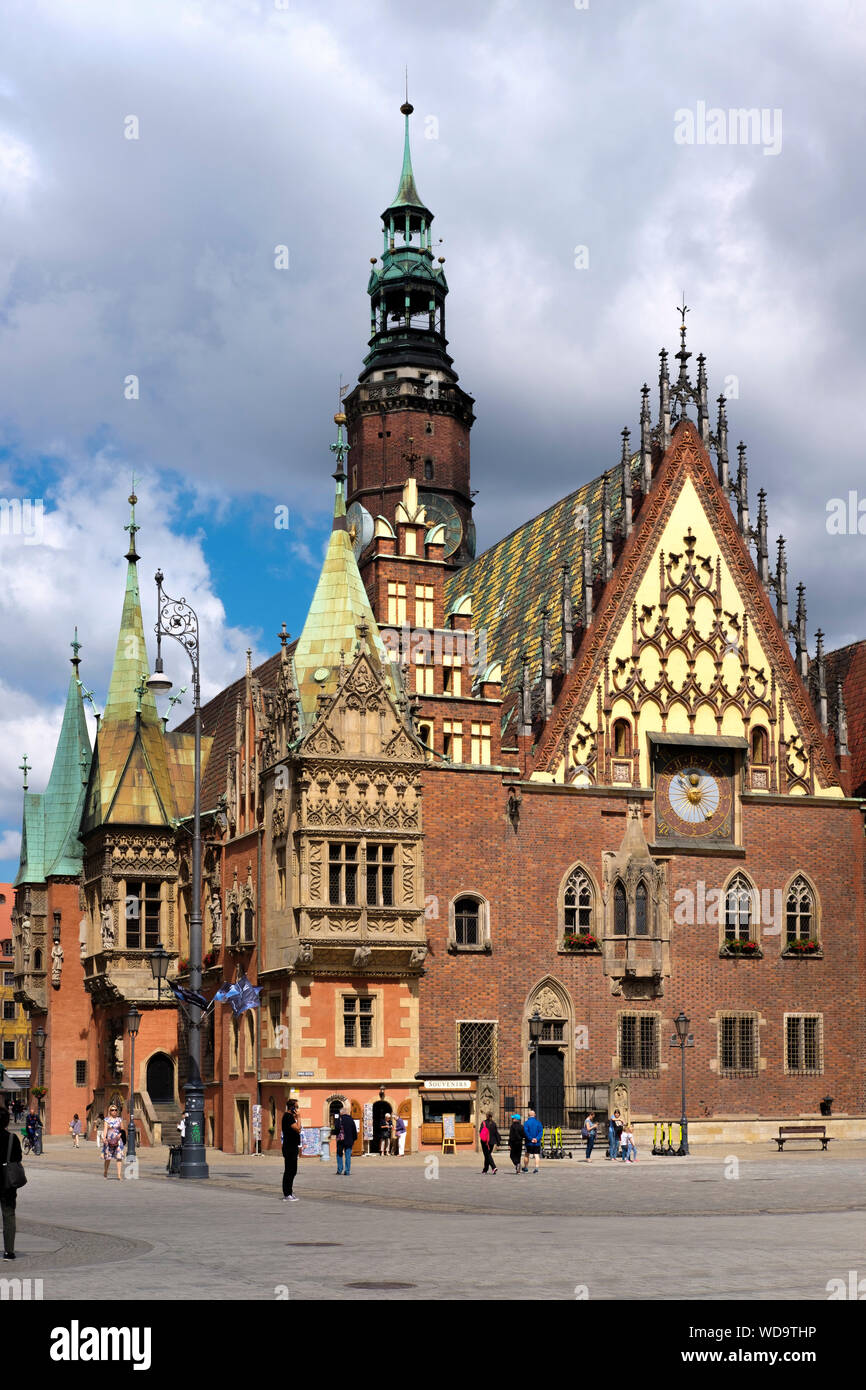 Die reich verzierten östlichen Fassade von Stary Ratusz, das Alte Rathaus, in Rynek, dem Marktplatz in Wroclaw, Polen. Stockfoto