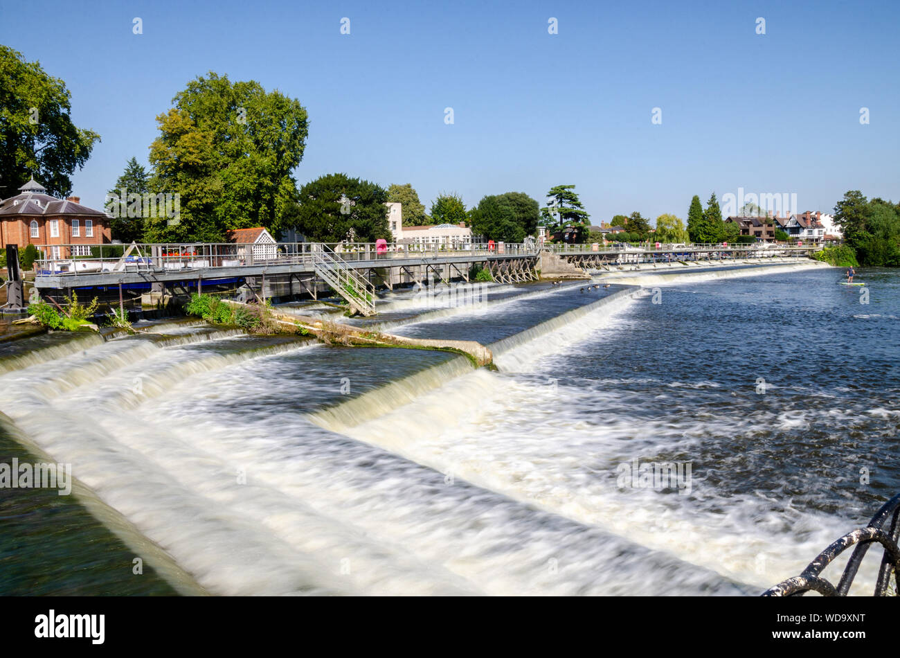 Ein Blick auf das Wehr auf der Themse in Marlow in Buckinghamshire, Großbritannien Stockfoto