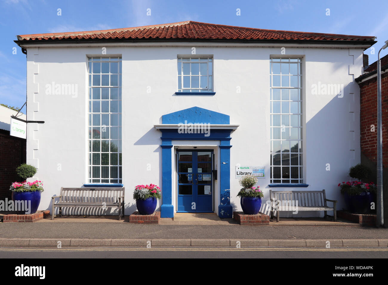Weiß Bibliothek an Wells-Next - - Meer, Küste North Norfolk, England. Stockfoto