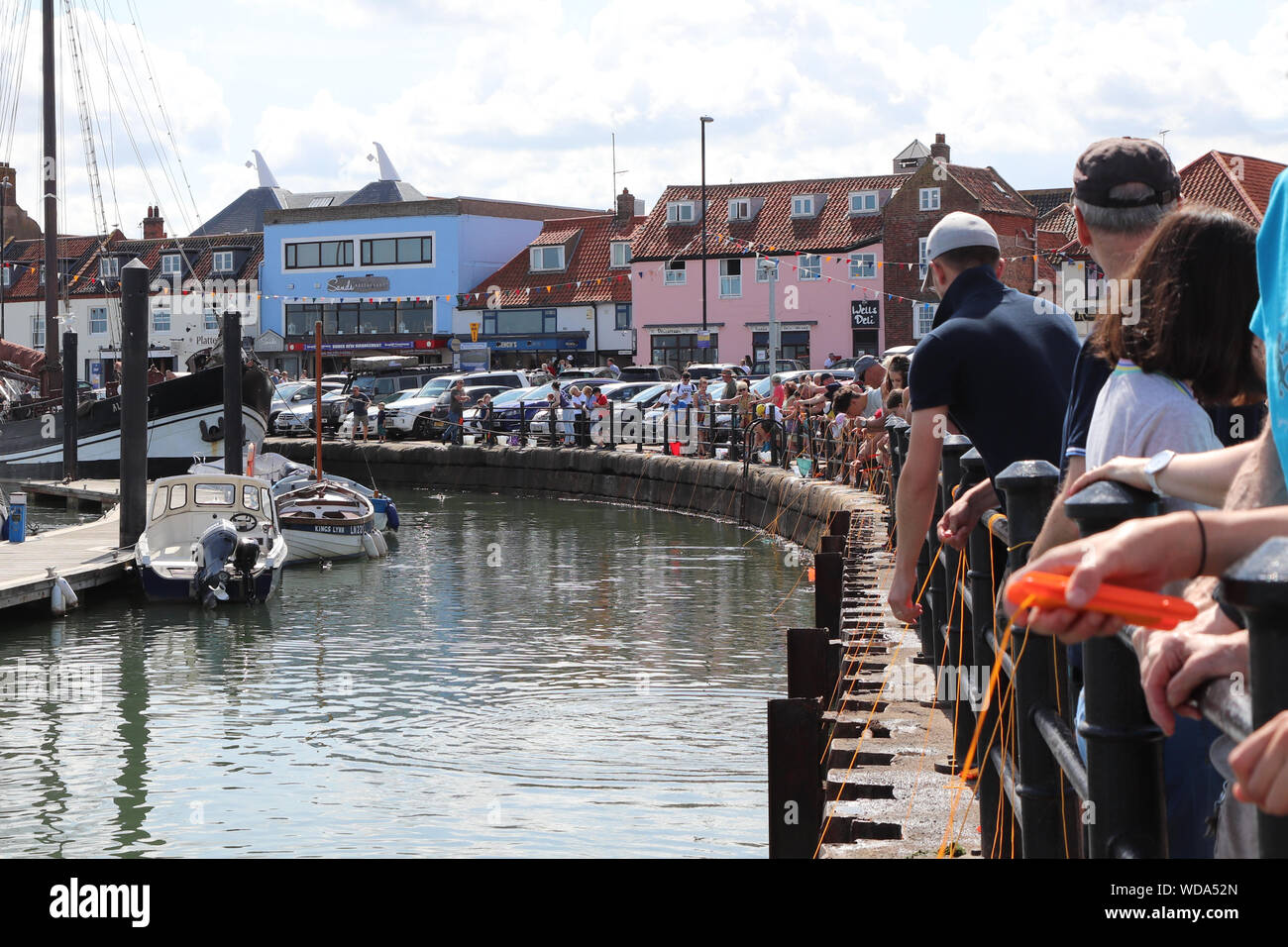 Wells-next-the-Sea Krabben am Hafen an einem sonnigen Tag, North Norfolk, England Stockfoto