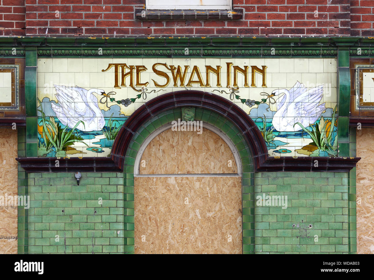 The Swan Inn, einem geschlossenen Pub (im Juli 2019) auf alten Obstgarten in Poole Stadtzentrum. Stockfoto