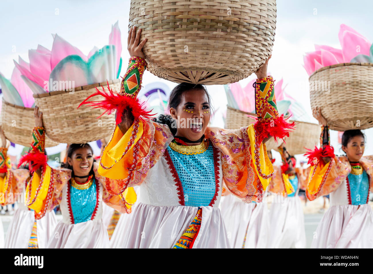 Tribal Tänzerinnen Am Dinagyang Festival, Iloilo City, Panay Island, Philippinen Stockfoto