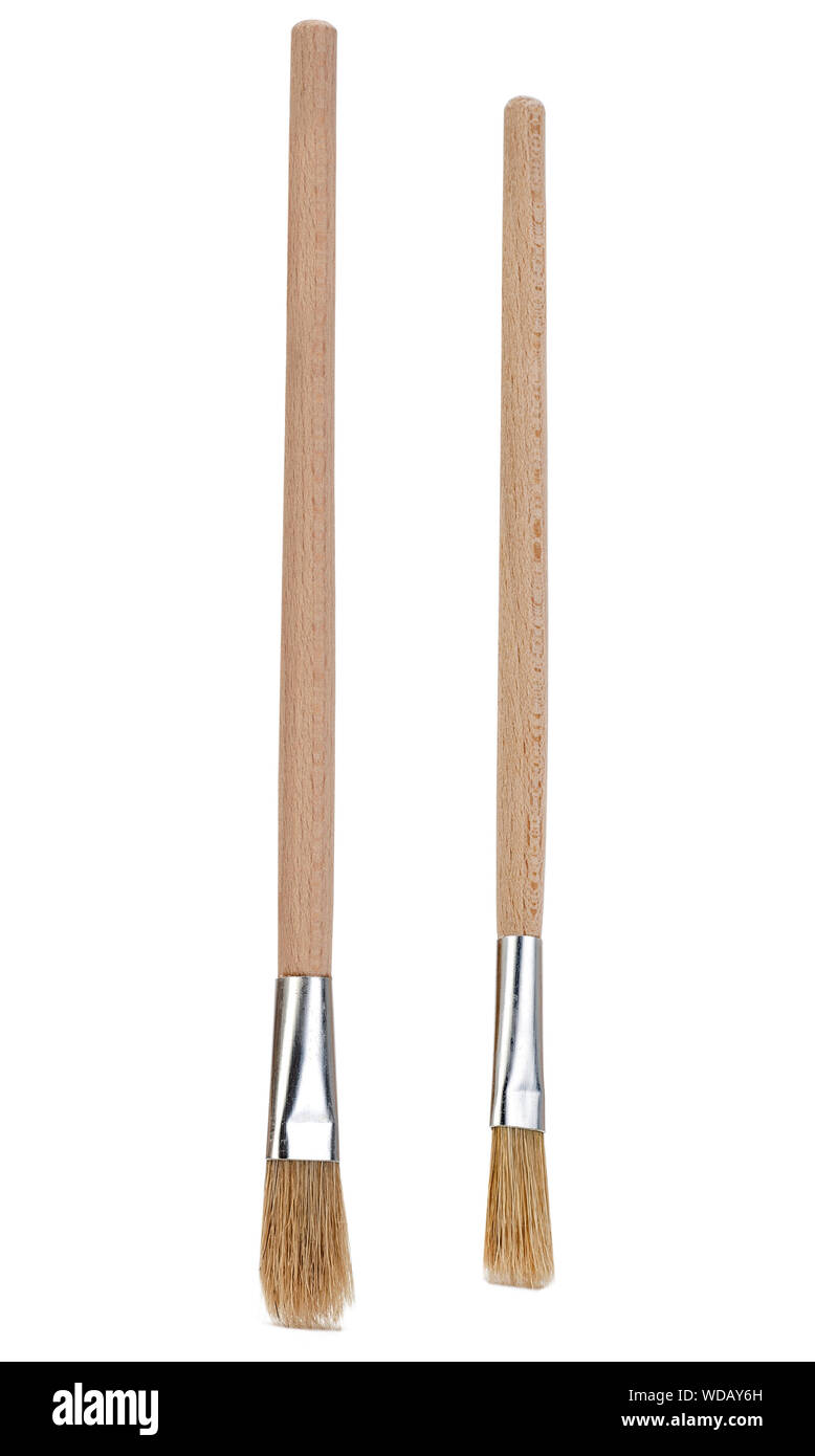 Kleine Pinsel auf weißem Hintergrund. Dekoration Werkzeug Stockfoto