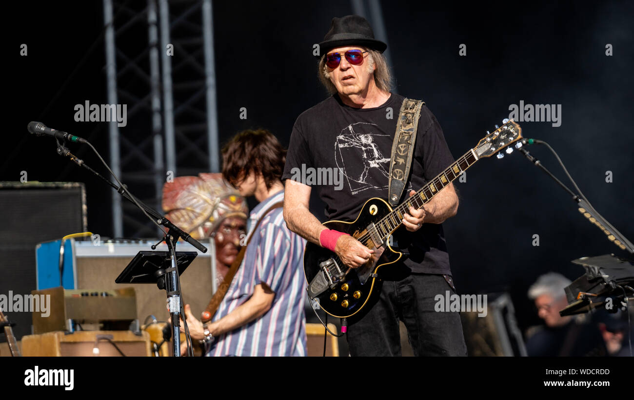 Neil Young mit der Verheißung des Echten in Nowlan Park, Kilkenny, Irland im Juli 2019 Stockfoto