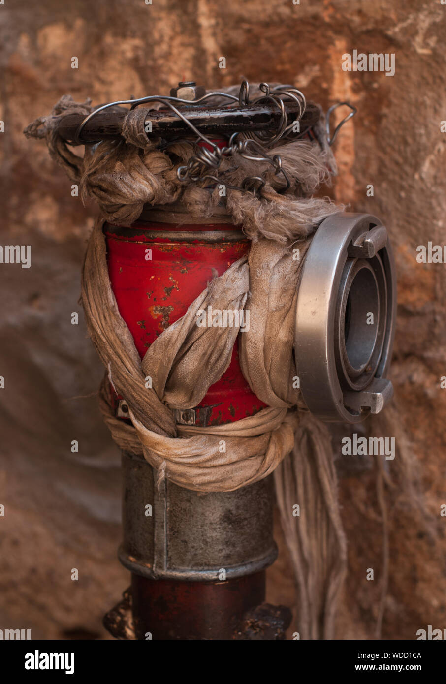 Brand post gerappt in einem khata, buddhistische beten Schal. Stockfoto