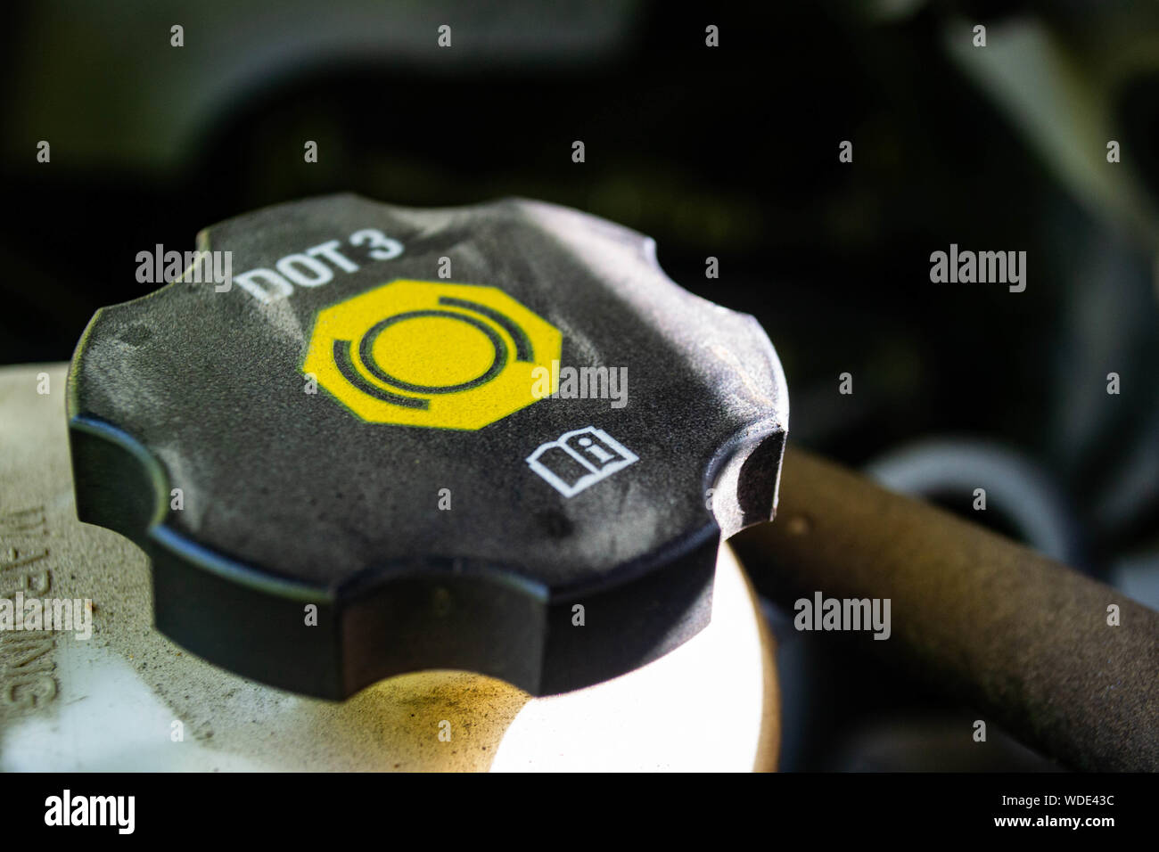 Victoria, MN - August 19, 2019: in der Nähe von Master Bremsflüssigkeitsbehälter an einem Fahrzeug Stockfoto