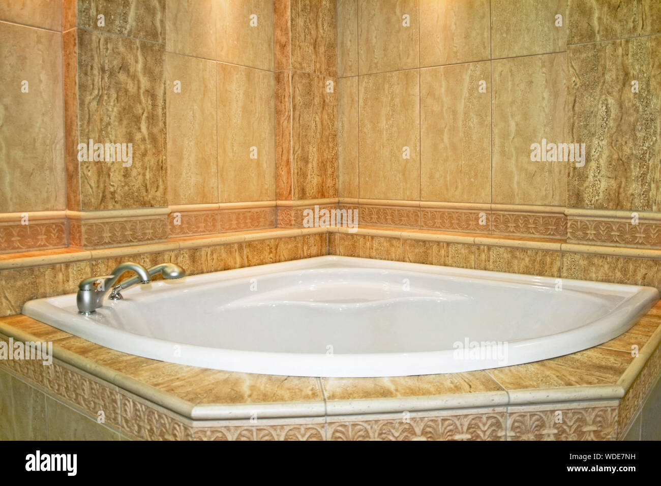 Großen Whirlpool Whirlpool im Marmorbad Stockfoto