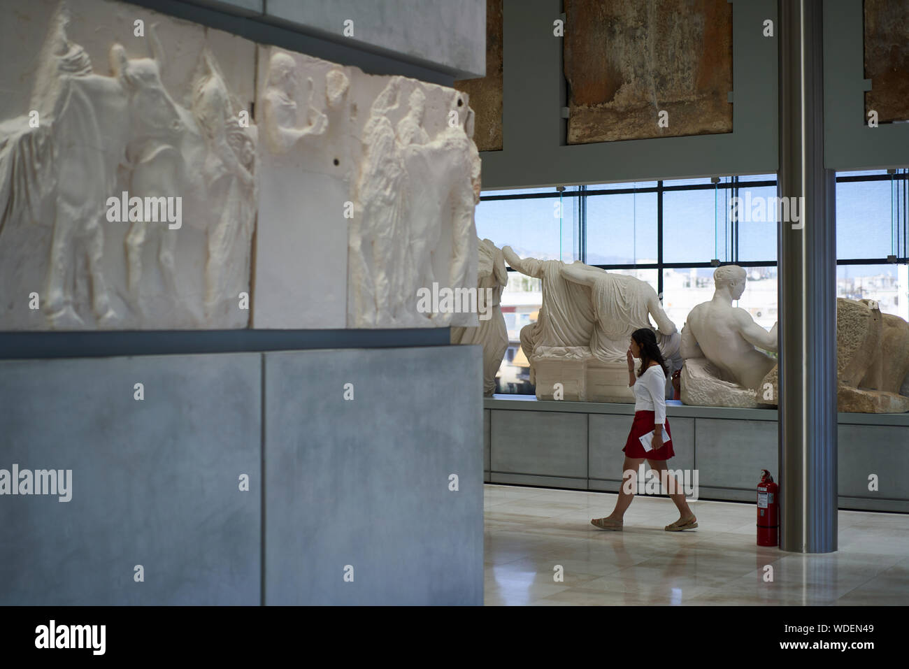 Skulpturen aus dem Parthenon, zusammen mit plastercasts von denen, die noch in das British Museum, der Elgin Marbles, auf Anzeige in der Akropolis Museum Stockfoto
