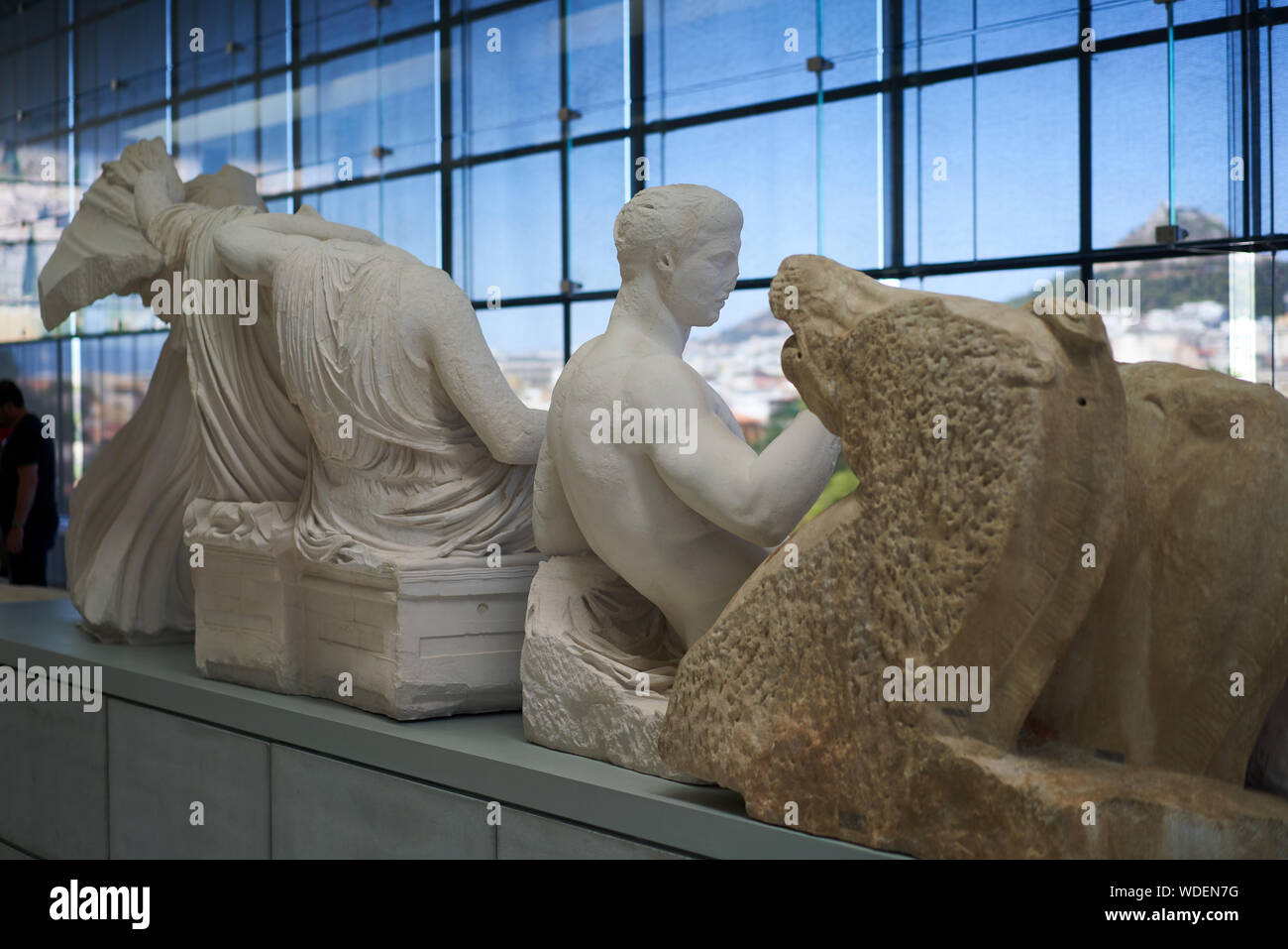 Skulpturen aus dem Parthenon, zusammen mit plastercasts von denen, die noch in das British Museum, der Elgin Marbles, auf Anzeige in der Akropolis Museum Stockfoto