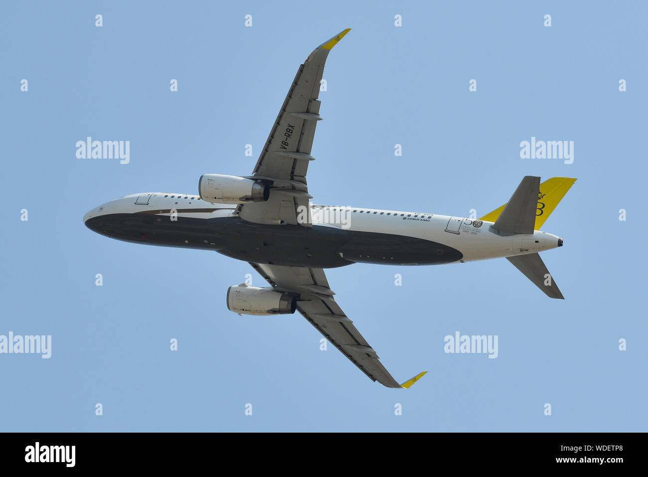 Saigon, Vietnam - Feb 25, 2019. V8-RBX Royal Brunei Airlines Airbus A320 nehmen - weg vom Flughafen Tan Son Nhat (SGN) in Saigon, Vietnam. Stockfoto