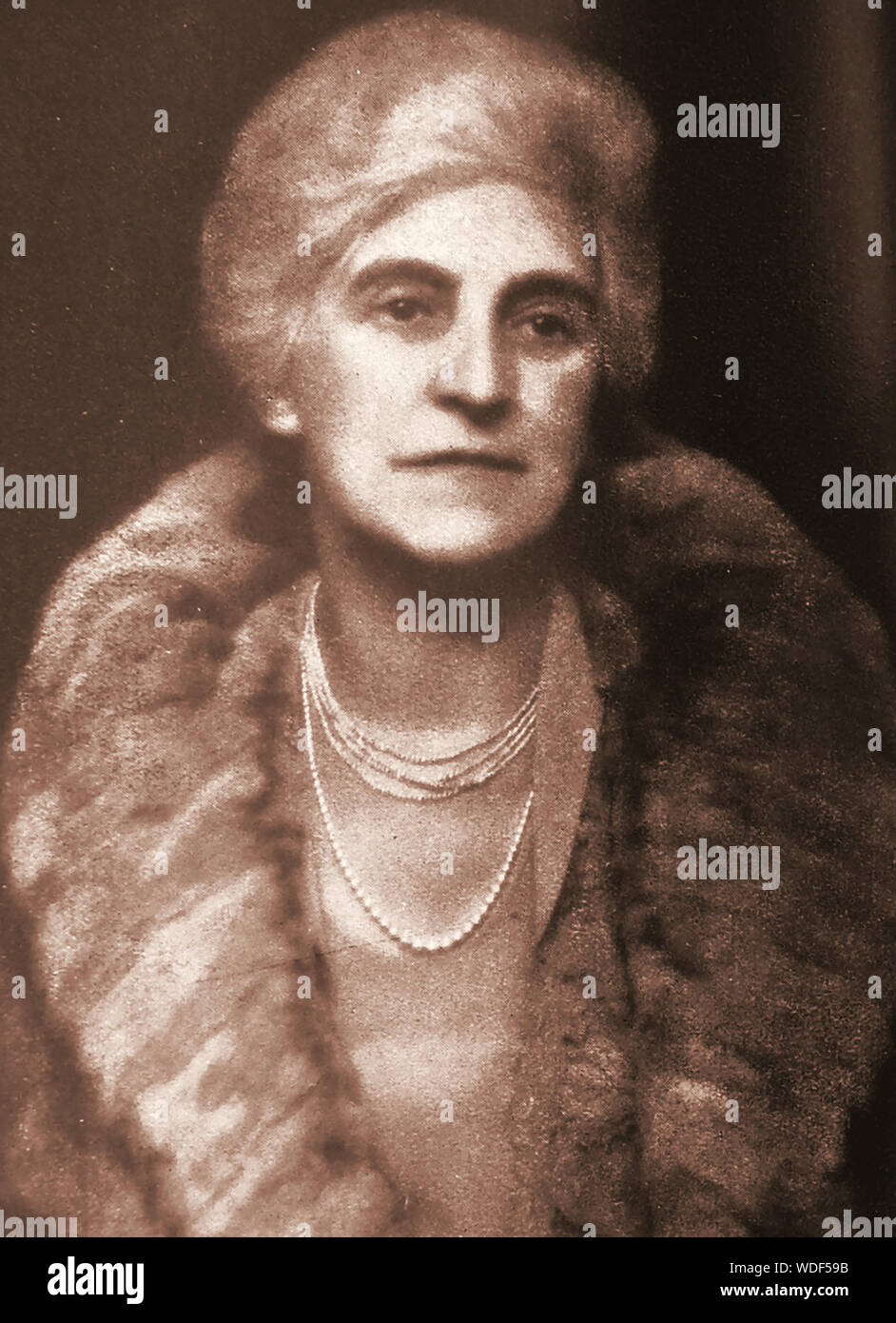 Ein Porträt von ADA Galsworthy (Ada Nemesis Pearson Cooper, 1864-1956),  Ehefrau des Schriftstellers John Galsworthy (geborene Cooper) in ihrer  Reife. John Galsworthy hatte ursprünglich eine Affäre mit ihr, als sie Frau  von