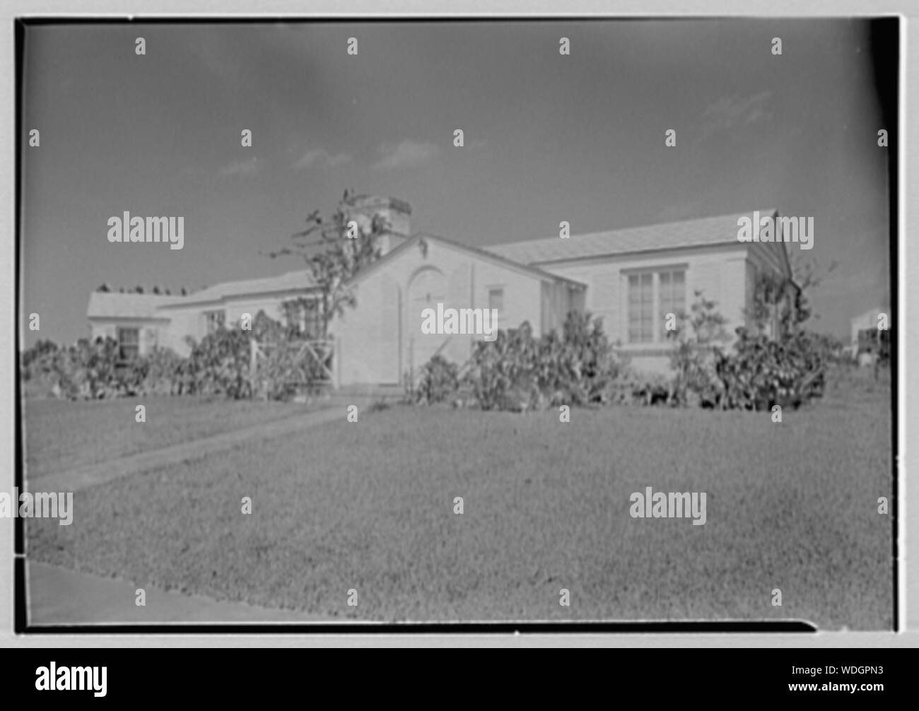 George Moore, Residence bei 36Th & W., West Palm Beach, Florida. Abstract / Medium: Gottscho-Schleisner Sammlung Stockfoto George Moore, Residence bei 36Th & W., West Palm Beach, Florida. Abstract / Medium: Gottscho-Schleisner Sammlung Stockfoto